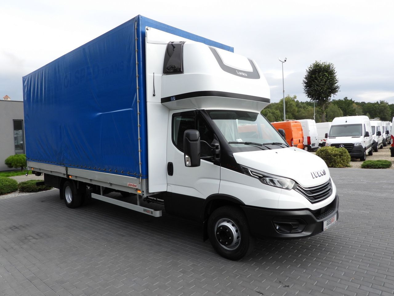 IVECO DAILY 72C18 TARPAULIN LIFT 14 PALLETS WEBASTO CRUISE CONTROL LED LIGHTS TWIN WHEELS AIR CONDITIONING 180HP - Tent veoauto: pilt 4 IVECO DAILY 72C18 TARPAULIN LIFT 14 PALLETS WEBASTO CRUISE CONTROL LED LIGHTS TWIN WHEELS AIR CONDITIONING 180HP - Tent veoauto: pilt 4