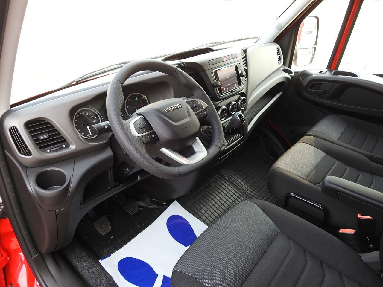 IVECO DAILY NEW TARPAULIN 10 PALLETS WEBASTO CRUISE CONTROL NAVIGATION AIR CONDITIONING LED LIGHTS 180HP - Tent tarbesõiduk: pilt 2 IVECO DAILY NEW TARPAULIN 10 PALLETS WEBASTO CRUISE CONTROL NAVIGATION AIR CONDITIONING LED LIGHTS 180HP - Tent tarbesõiduk: pilt 2