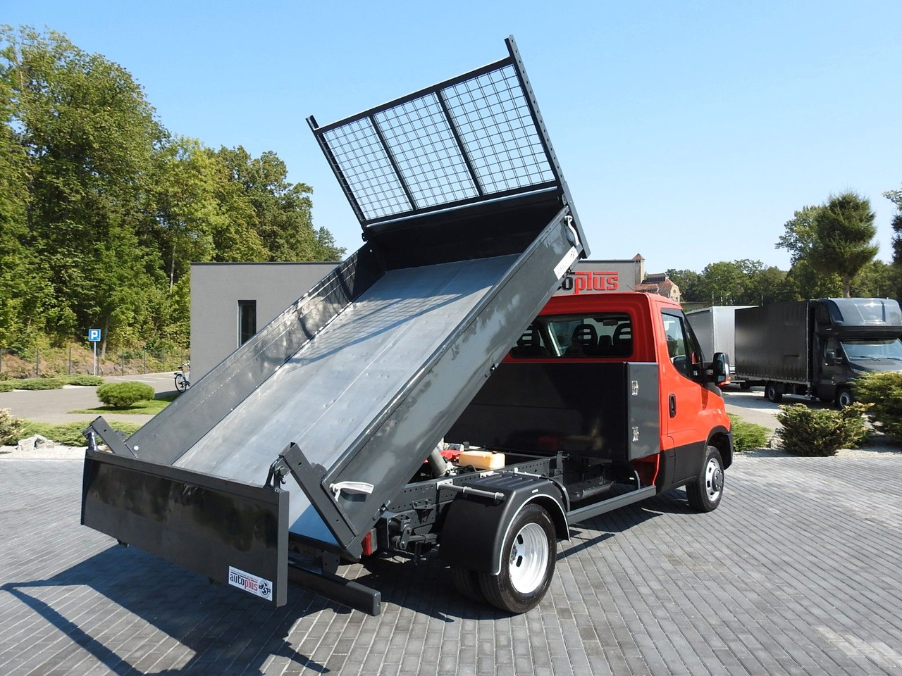 Iveco DAILY 35C13 KIPPER TEMPOMAT A/C ZWILLINGSRÄDER - Tarbesõiduk kallur: pilt 3 Iveco DAILY 35C13 KIPPER TEMPOMAT A/C ZWILLINGSRÄDER - Tarbesõiduk kallur: pilt 3