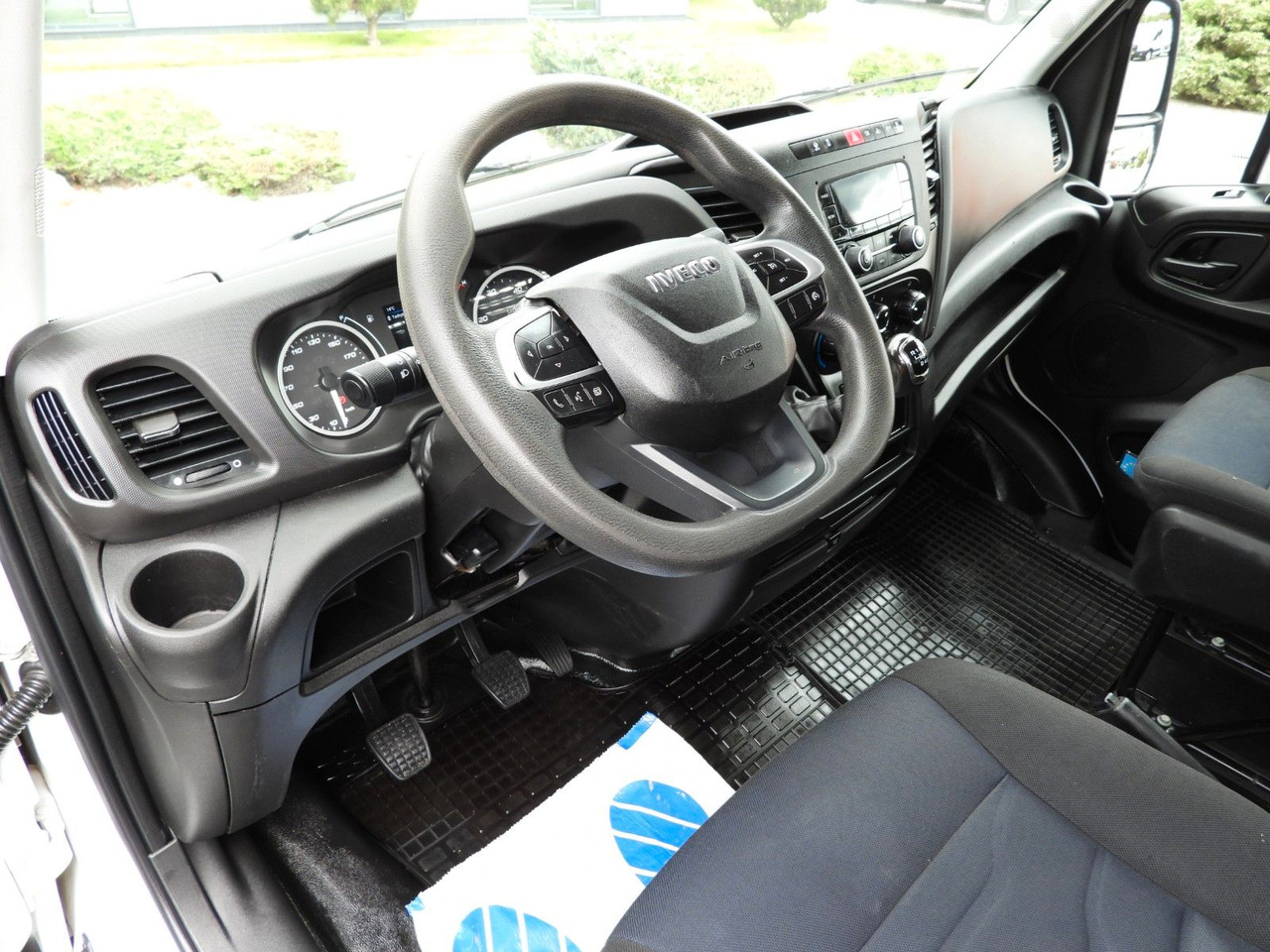 Iveco DAILY 35C14 KIPPER DOPPELKABINE DOKA 6 SITZE A/C - Tarbesõiduk kallur, Meeskonnaauto: pilt 2 Iveco DAILY 35C14 KIPPER DOPPELKABINE DOKA 6 SITZE A/C - Tarbesõiduk kallur, Meeskonnaauto: pilt 2