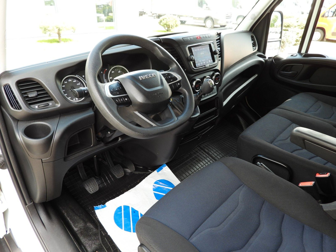 Iveco DAILY 35C16 KOFFER AUFZUG 8 PALETTEN TEMPOMAT Iveco DAILY 35C16 KOFFER AUFZUG 8 PALETTEN TEMPOMAT - Tarbesõiduk furgoon: pilt 2 Iveco DAILY 35C16 KOFFER AUFZUG 8 PALETTEN TEMPOMAT Iveco DAILY 35C16 KOFFER AUFZUG 8 PALETTEN TEMPOMAT - Tarbesõiduk furgoon: pilt 2