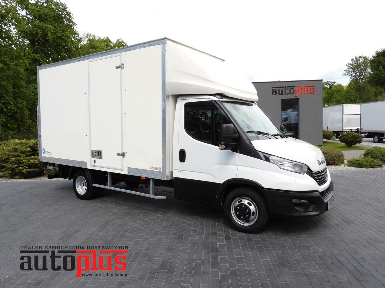 Iveco DAILY 35C16 KOFFER AUFZUG 8 PALETTEN TEMPOMAT Iveco DAILY 35C16 KOFFER AUFZUG 8 PALETTEN TEMPOMAT - Tarbesõiduk furgoon: pilt 1 Iveco DAILY 35C16 KOFFER AUFZUG 8 PALETTEN TEMPOMAT Iveco DAILY 35C16 KOFFER AUFZUG 8 PALETTEN TEMPOMAT - Tarbesõiduk furgoon: pilt 1