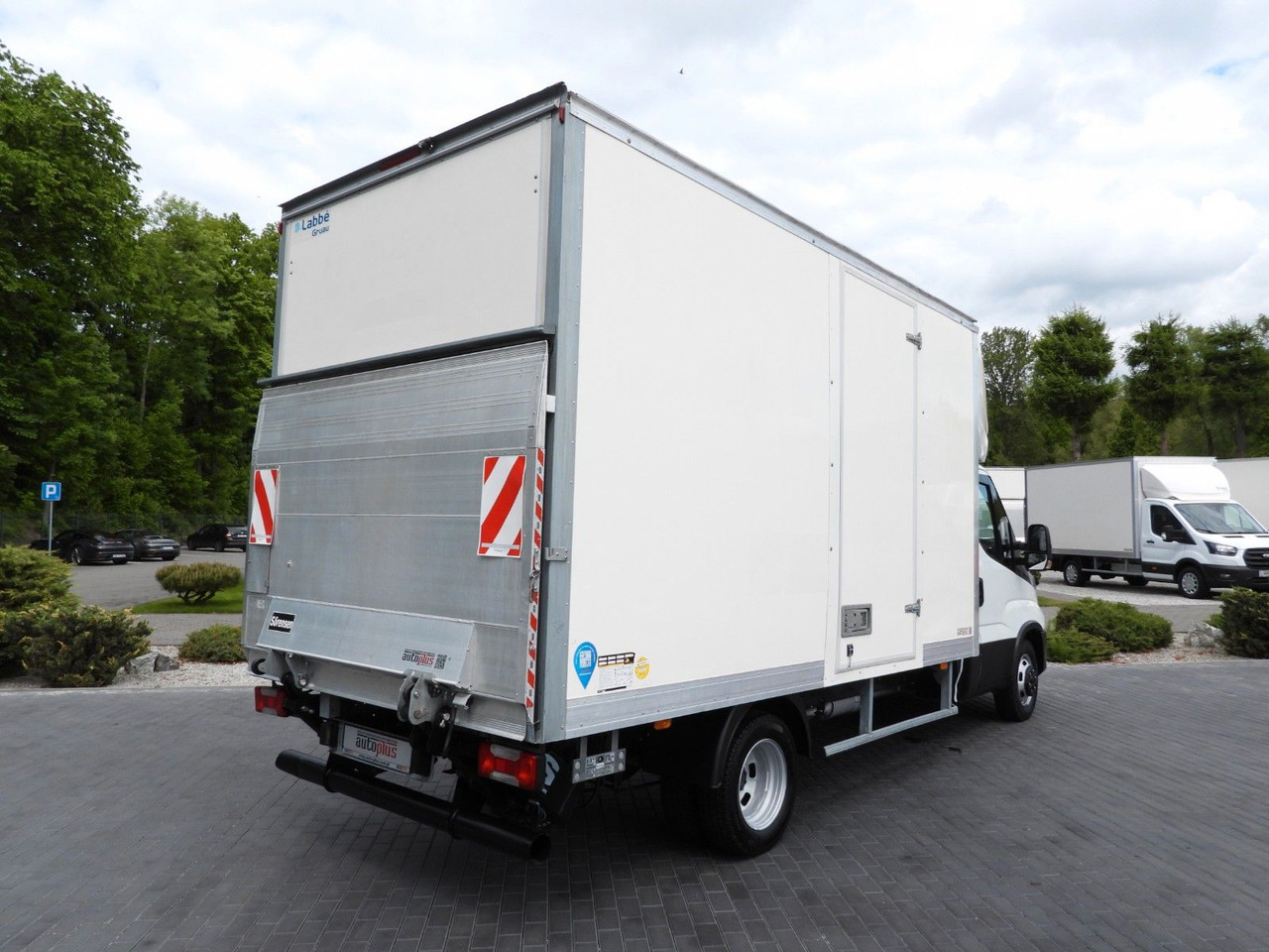 Iveco DAILY 35C16 KOFFER AUFZUG 8 PALETTEN TEMPOMAT Iveco DAILY 35C16 KOFFER AUFZUG 8 PALETTEN TEMPOMAT - Tarbesõiduk furgoon: pilt 3 Iveco DAILY 35C16 KOFFER AUFZUG 8 PALETTEN TEMPOMAT Iveco DAILY 35C16 KOFFER AUFZUG 8 PALETTEN TEMPOMAT - Tarbesõiduk furgoon: pilt 3
