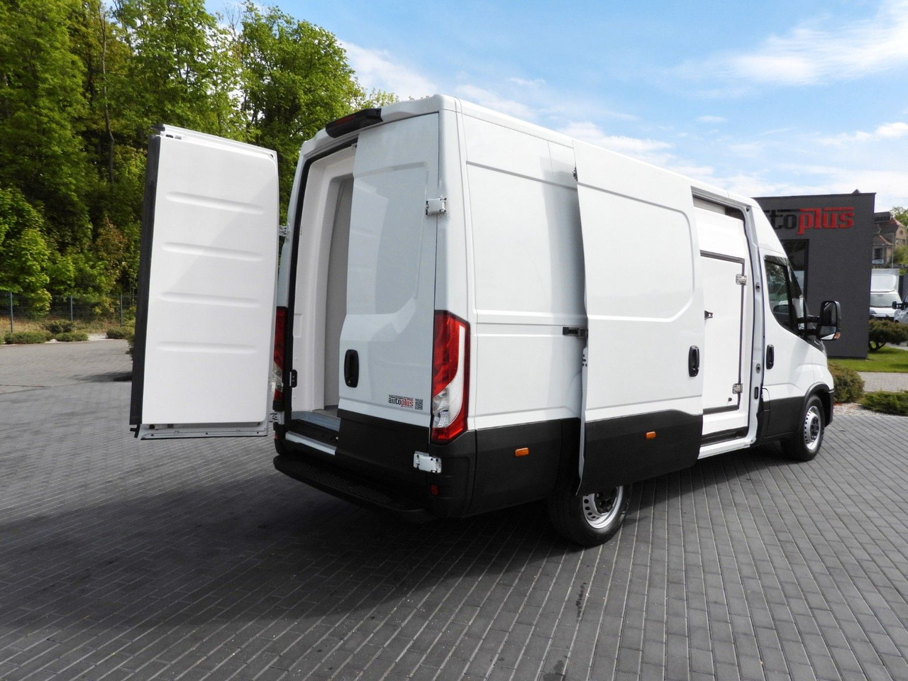 Iveco DAILY 35S14 KÜHLKASTENWAGEN-10*C TEMPOMAT - Tarbesõiduk külmik: pilt 3 Iveco DAILY 35S14 KÜHLKASTENWAGEN-10*C TEMPOMAT - Tarbesõiduk külmik: pilt 3
