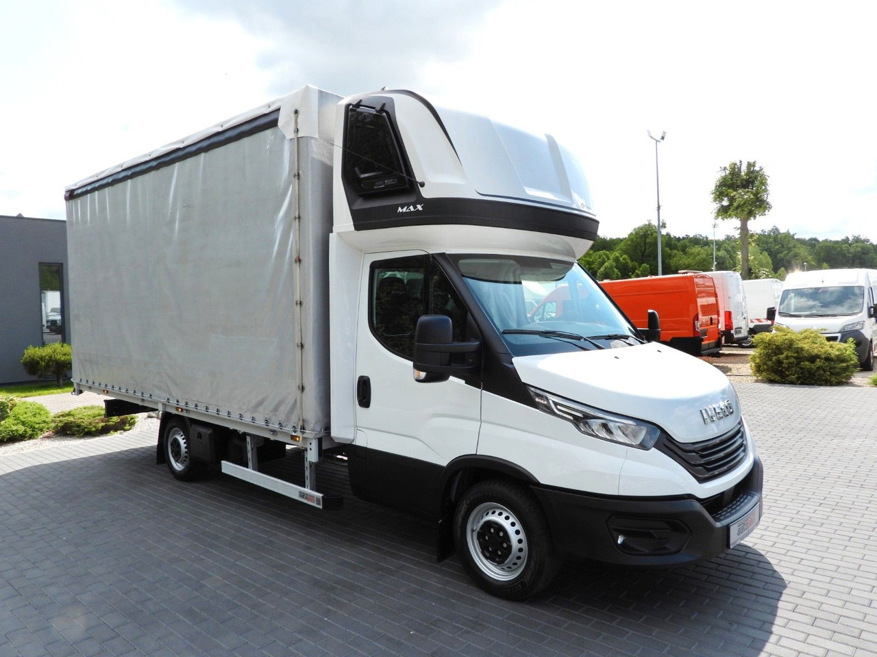 Iveco DAILY 35S18 PRITSCHE PLANE 10 PALETTEN TEMPOMAT - Tent tarbesõiduk: pilt 4 Iveco DAILY 35S18 PRITSCHE PLANE 10 PALETTEN TEMPOMAT - Tent tarbesõiduk: pilt 4