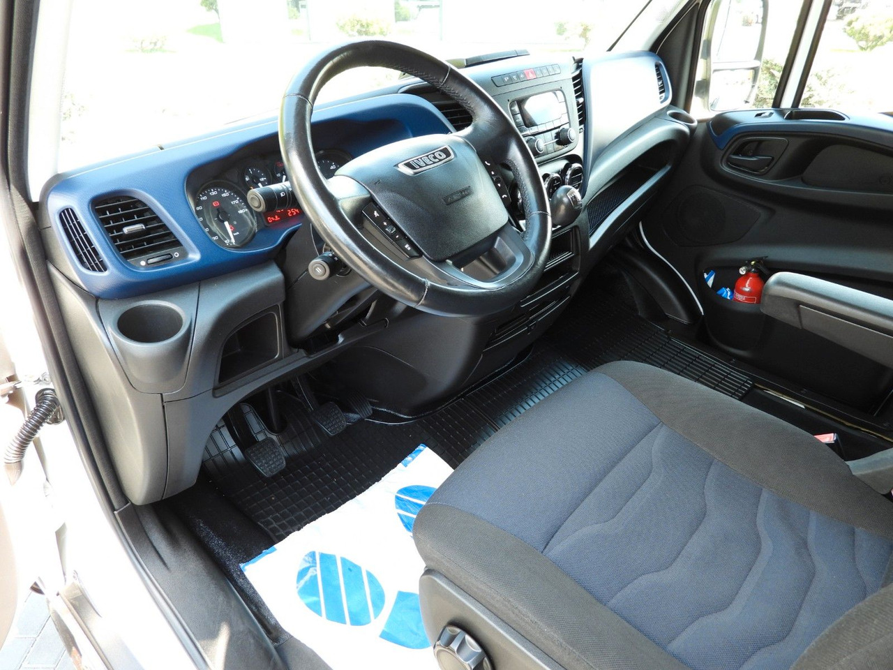 Iveco DAILY 35S18 PRITSCHE PLANE 10 PALETTEN WEBASTO - Tent tarbesõiduk, Meeskonnaauto: pilt 2 Iveco DAILY 35S18 PRITSCHE PLANE 10 PALETTEN WEBASTO - Tent tarbesõiduk, Meeskonnaauto: pilt 2