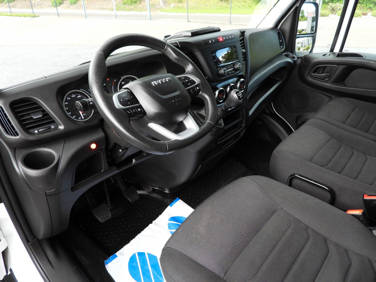Iveco DAILY 35S18 PRITSCHE PLANE AUFZUG 8 PALETTEN - Tent tarbesõiduk: pilt 2 Iveco DAILY 35S18 PRITSCHE PLANE AUFZUG 8 PALETTEN - Tent tarbesõiduk: pilt 2