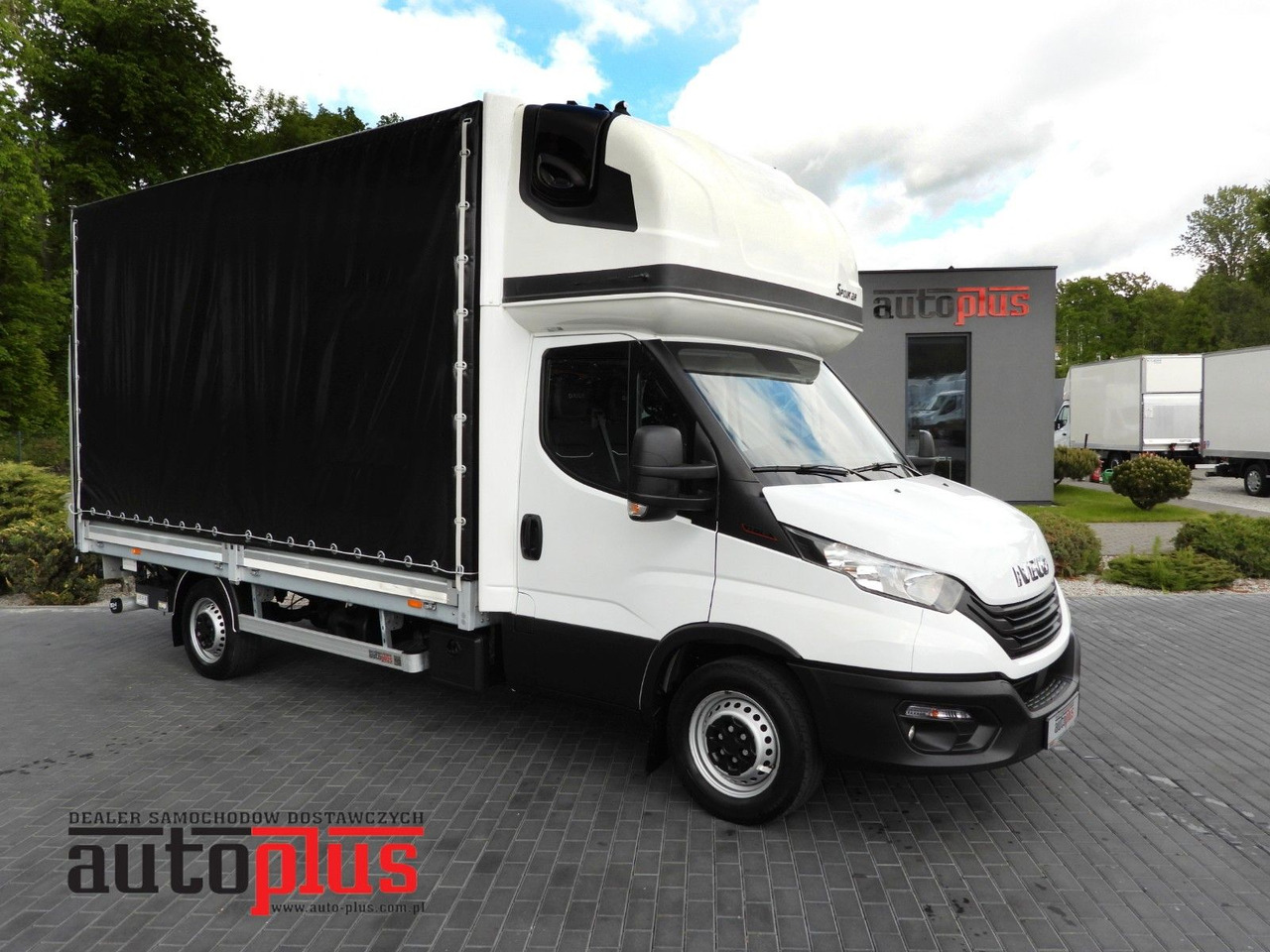 Iveco DAILY 35S18 PRITSCHE PLANE AUFZUG 8 PALETTEN - Tent tarbesõiduk: pilt 1 Iveco DAILY 35S18 PRITSCHE PLANE AUFZUG 8 PALETTEN - Tent tarbesõiduk: pilt 1