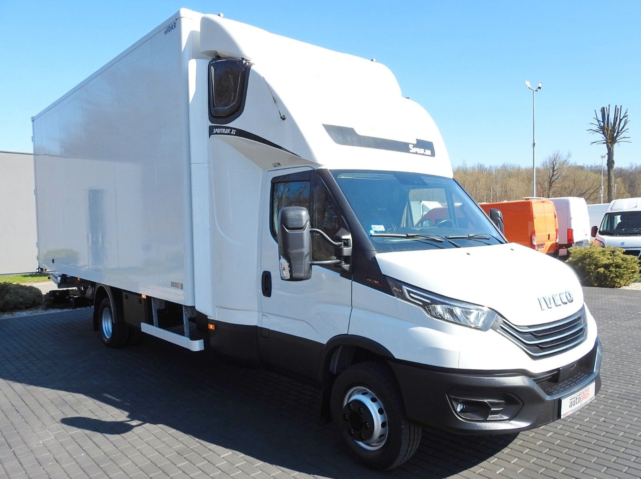 Iveco DAILY 70C18 KOFFER AUFZUG 14 PALETTEN WEBASTO - Tarbesõiduk furgoon, Meeskonnaauto: pilt 4 Iveco DAILY 70C18 KOFFER AUFZUG 14 PALETTEN WEBASTO - Tarbesõiduk furgoon, Meeskonnaauto: pilt 4