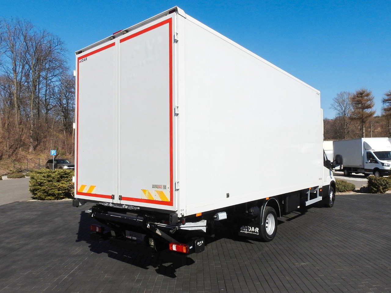 Iveco DAILY 70C18 KOFFER AUFZUG 14 PALETTEN WEBASTO - Tarbesõiduk furgoon, Meeskonnaauto: pilt 3 Iveco DAILY 70C18 KOFFER AUFZUG 14 PALETTEN WEBASTO - Tarbesõiduk furgoon, Meeskonnaauto: pilt 3