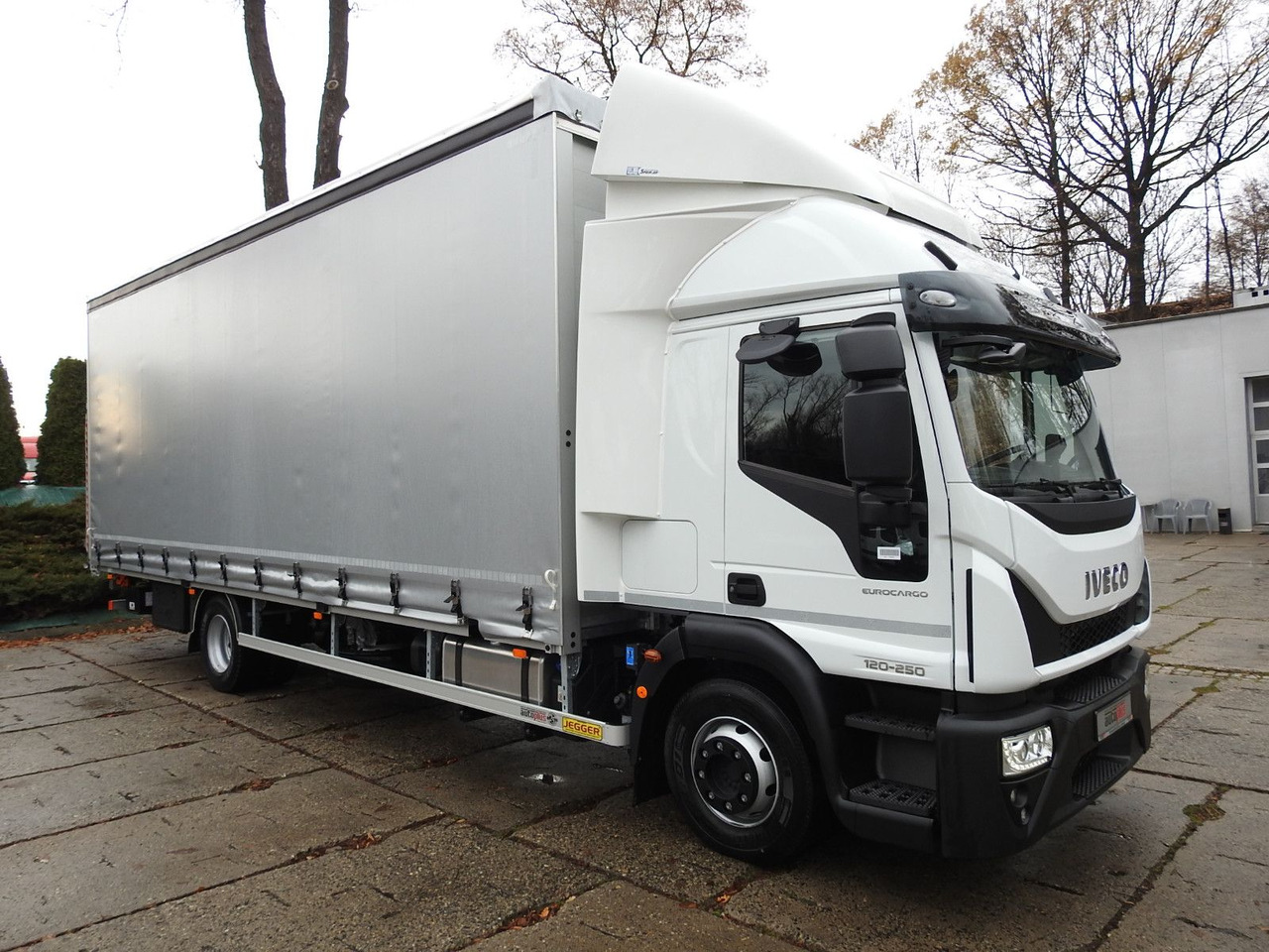 Iveco EUROCARGO 120-250 PRITSCHE PLANE 18 PALETTEN A/C - Tent veoauto: pilt 4 Iveco EUROCARGO 120-250 PRITSCHE PLANE 18 PALETTEN A/C - Tent veoauto: pilt 4