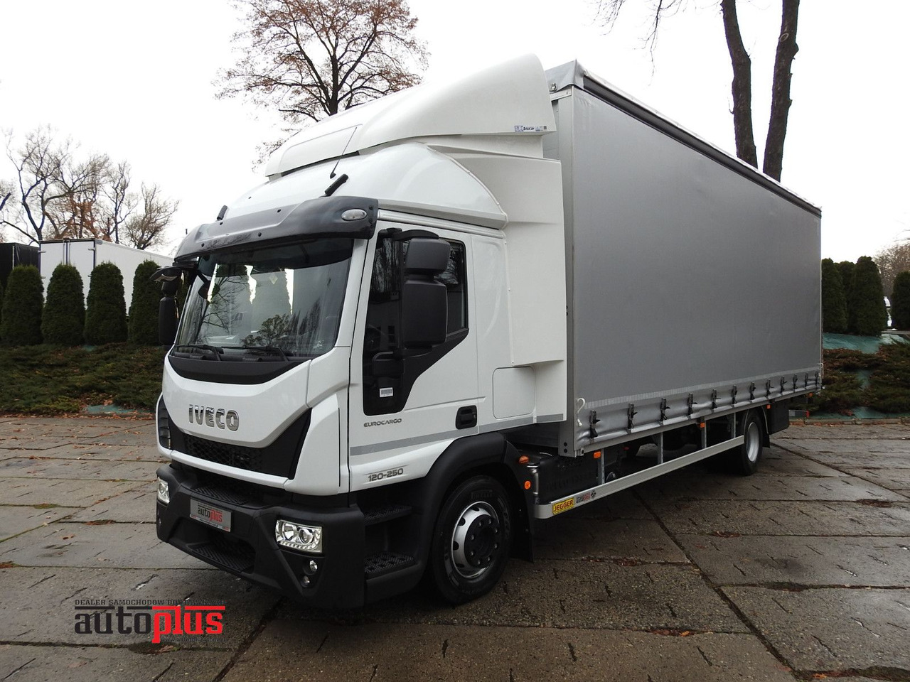 Iveco EUROCARGO 120-250 PRITSCHE PLANE 18 PALETTEN A/C - Tent veoauto: pilt 1 Iveco EUROCARGO 120-250 PRITSCHE PLANE 18 PALETTEN A/C - Tent veoauto: pilt 1