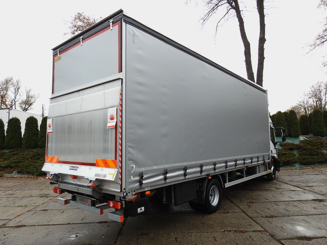 Iveco EUROCARGO 120-250 PRITSCHE PLANE 18 PALETTEN A/C - Tent veoauto: pilt 3 Iveco EUROCARGO 120-250 PRITSCHE PLANE 18 PALETTEN A/C - Tent veoauto: pilt 3