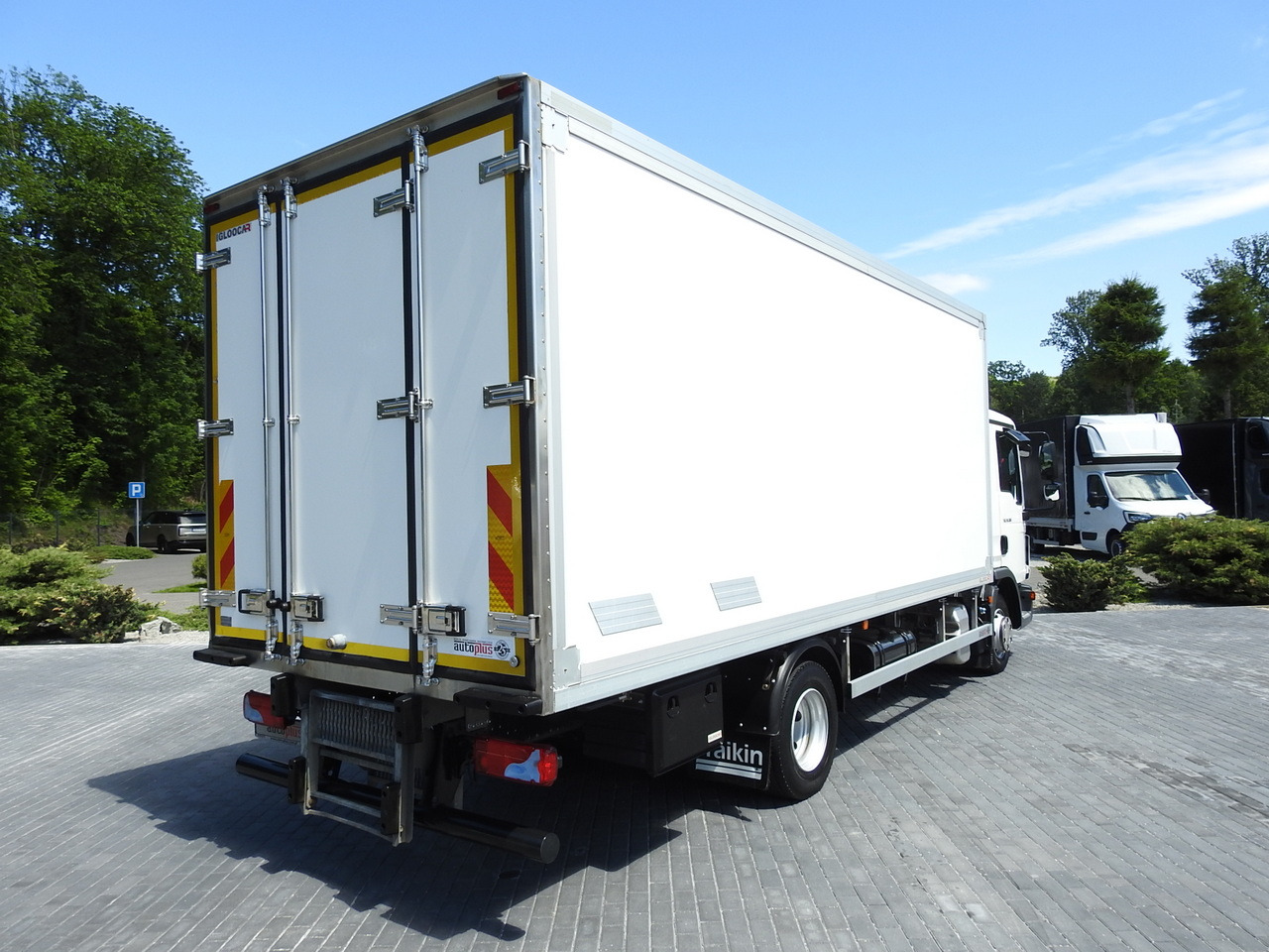MAN TGL 10.180 REGRIGERATOR BOX -20*C 11 PALLETS POWER SUPPLY 230V AIR CONDITIONING PNEUMATICS TWIN WHEELS 180HP - Külmutiga veoauto: pilt 3 MAN TGL 10.180 REGRIGERATOR BOX -20*C 11 PALLETS POWER SUPPLY 230V AIR CONDITIONING PNEUMATICS TWIN WHEELS 180HP - Külmutiga veoauto: pilt 3