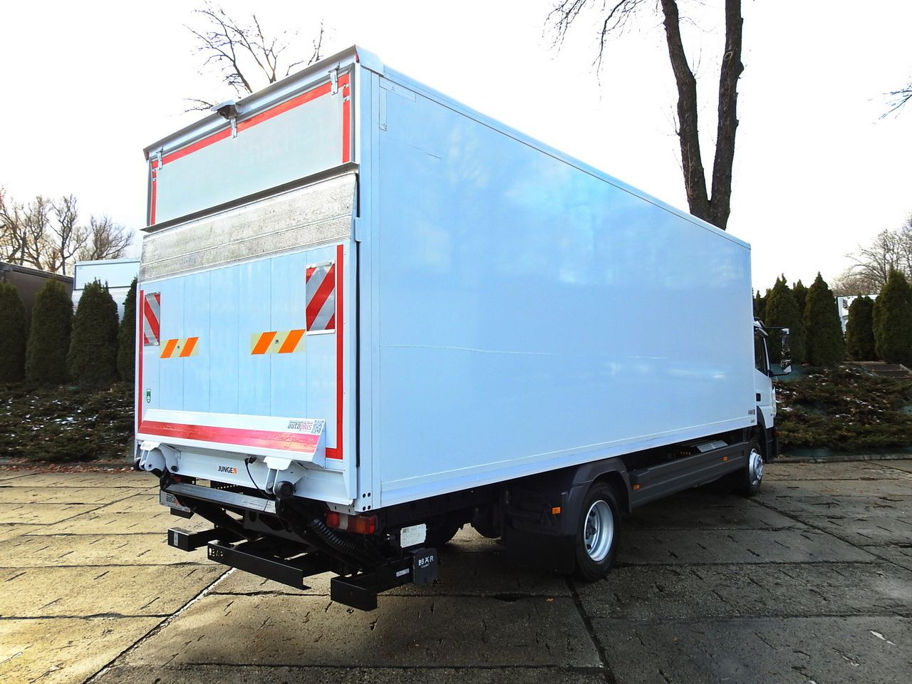 MERCEDES ATEGO 12.24 BOX LIFT 18 PALLETS CRUISE CONTROL AUTOMATIC TRANSMISSION TWIN WHEELS AIR CONDITIONING 240HP - Tarbesõiduk furgoon: pilt 3 MERCEDES ATEGO 12.24 BOX LIFT 18 PALLETS CRUISE CONTROL AUTOMATIC TRANSMISSION TWIN WHEELS AIR CONDITIONING 240HP - Tarbesõiduk furgoon: pilt 3