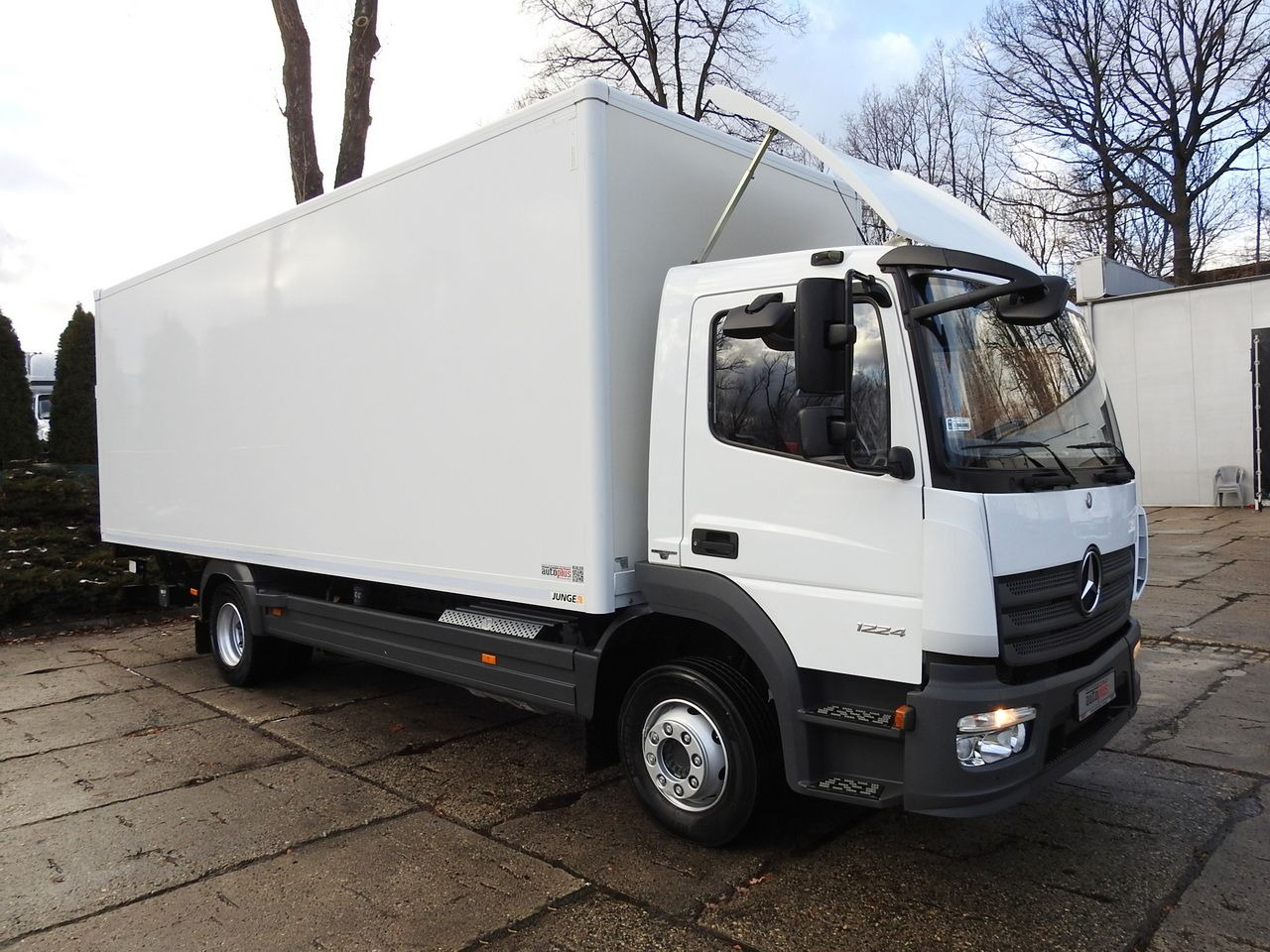 MERCEDES ATEGO 12.24 BOX LIFT 18 PALLETS CRUISE CONTROL AUTOMATIC TRANSMISSION TWIN WHEELS AIR CONDITIONING 240HP - Kasti veoauto: pilt 4 MERCEDES ATEGO 12.24 BOX LIFT 18 PALLETS CRUISE CONTROL AUTOMATIC TRANSMISSION TWIN WHEELS AIR CONDITIONING 240HP - Kasti veoauto: pilt 4