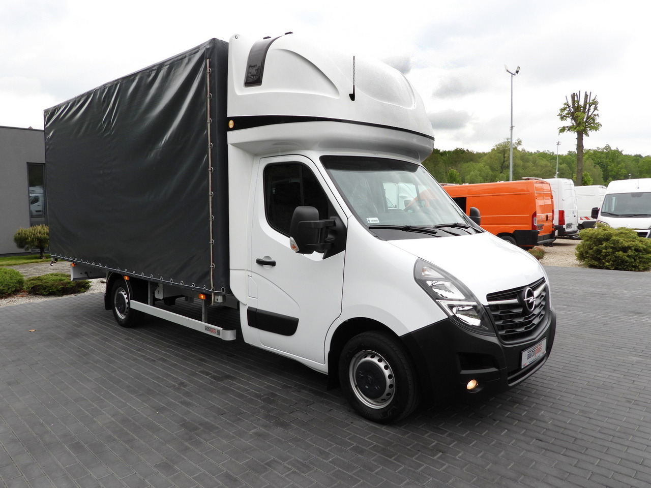 OPEL MOVANO TARPAULIN 10 PALLETS CRUISE CONTROL NAVIGATION LED LIGHTS PNEUMATICS AIR CONDITIONING 165HP - Tent tarbesõiduk: pilt 4 OPEL MOVANO TARPAULIN 10 PALLETS CRUISE CONTROL NAVIGATION LED LIGHTS PNEUMATICS AIR CONDITIONING 165HP - Tent tarbesõiduk: pilt 4