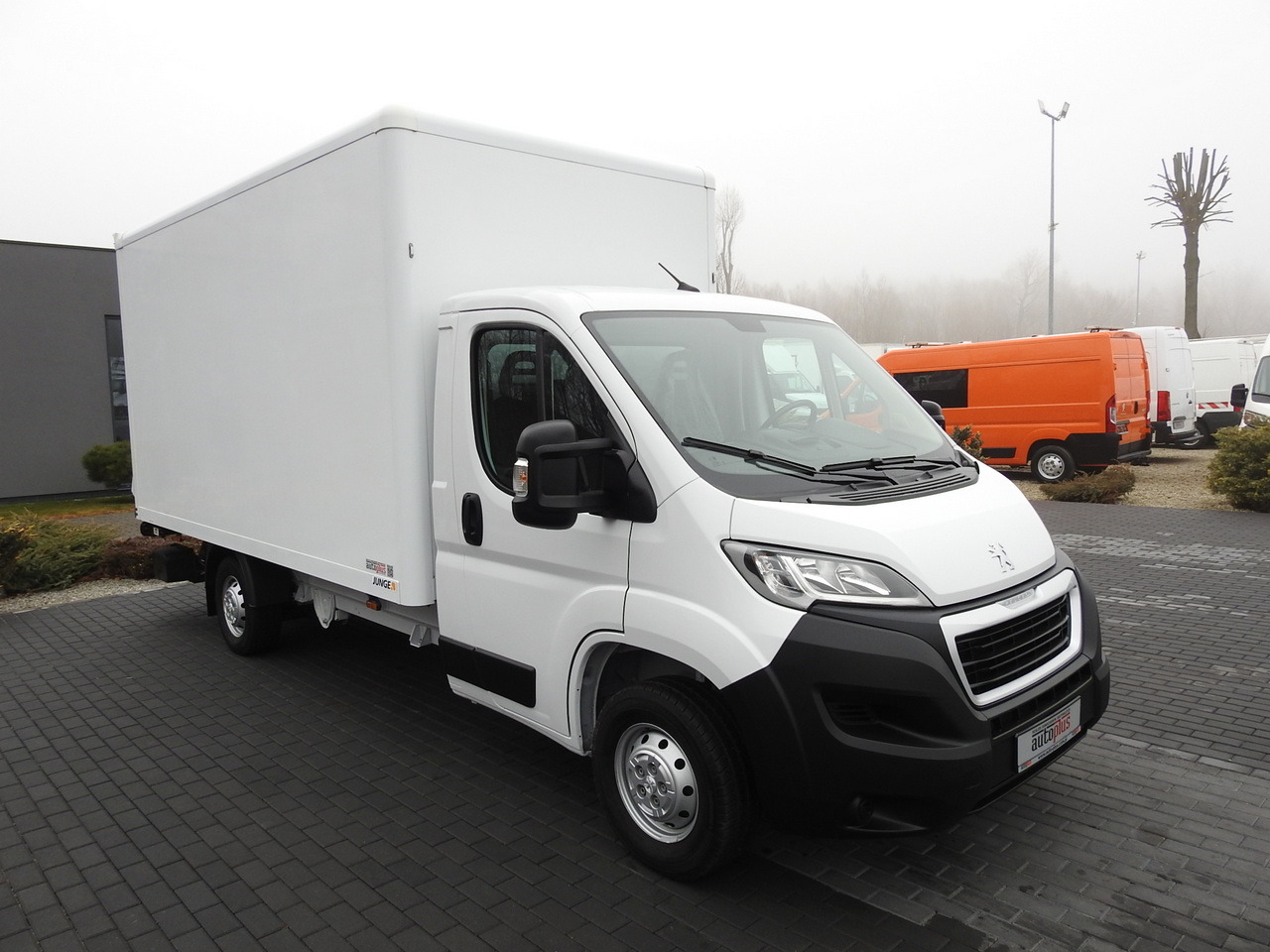 PEUGEOT BOXER BOX LIFT 8 PALLETS CRUISE CONTROL AIR CONDITIONING 140HP - Tarbesõiduk furgoon: pilt 4 PEUGEOT BOXER BOX LIFT 8 PALLETS CRUISE CONTROL AIR CONDITIONING 140HP - Tarbesõiduk furgoon: pilt 4