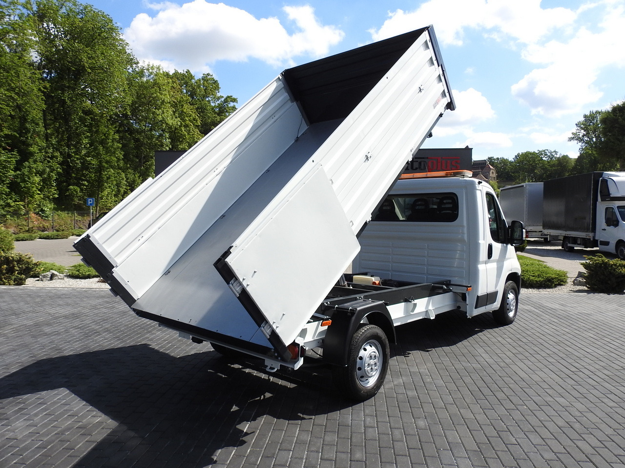 PEUGEOT BOXER THREE-WAY TIPPER AIR CONDITIONING 130HP - Tarbesõiduk kallur: pilt 3 PEUGEOT BOXER THREE-WAY TIPPER AIR CONDITIONING 130HP - Tarbesõiduk kallur: pilt 3