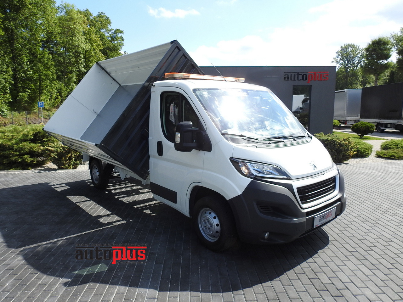 PEUGEOT BOXER THREE-WAY TIPPER AIR CONDITIONING 130HP - Tarbesõiduk kallur: pilt 1 PEUGEOT BOXER THREE-WAY TIPPER AIR CONDITIONING 130HP - Tarbesõiduk kallur: pilt 1
