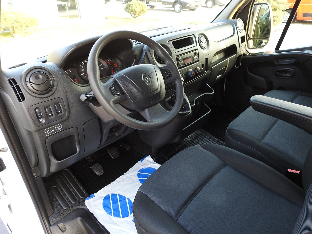 RENAULT MASTER BOX DELIVERY VAN 7 SEATS CRUISE CONTROL AIR CONDITIONING 130HP - Kaubik: pilt 2 RENAULT MASTER BOX DELIVERY VAN 7 SEATS CRUISE CONTROL AIR CONDITIONING 130HP - Kaubik: pilt 2