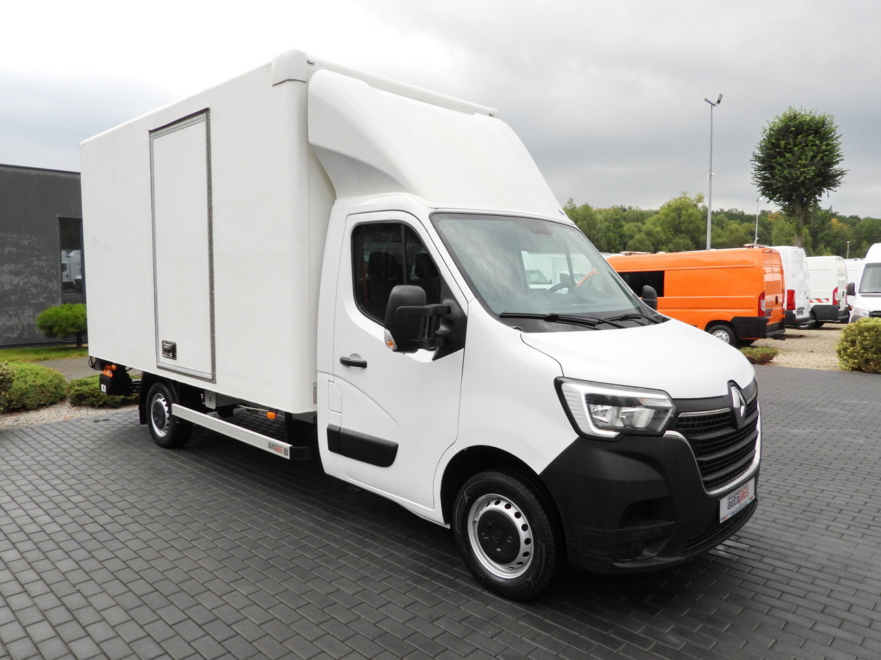 RENAULT MASTER BOX LIFT 8 PALLETS CRUISE CONTROL LED LIGHTS AIR CONDITIONING 145HP - Tarbesõiduk furgoon: pilt 4 RENAULT MASTER BOX LIFT 8 PALLETS CRUISE CONTROL LED LIGHTS AIR CONDITIONING 145HP - Tarbesõiduk furgoon: pilt 4