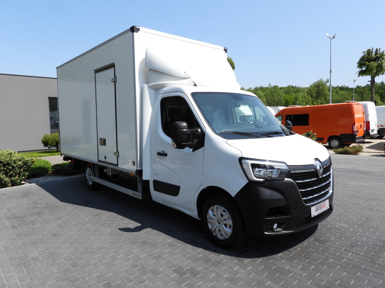 RENAULT MASTER BOX LIFT 8 PALLETS CRUISE CONTROL LED LIGHTS AIR CONDITIONING 165HP - Tarbesõiduk furgoon: pilt 4 RENAULT MASTER BOX LIFT 8 PALLETS CRUISE CONTROL LED LIGHTS AIR CONDITIONING 165HP - Tarbesõiduk furgoon: pilt 4