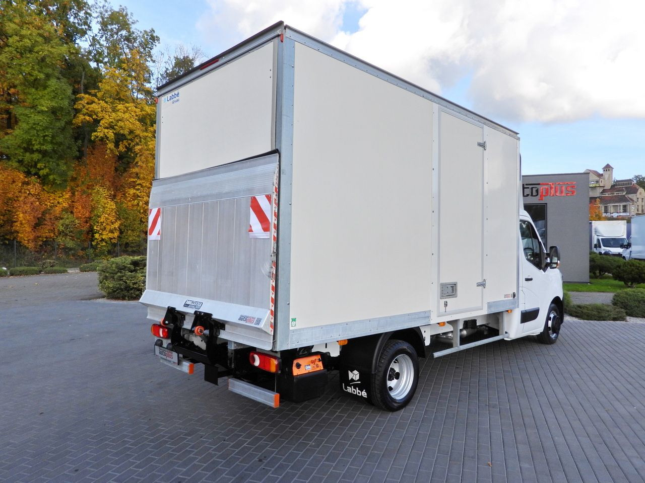 RENAULT MASTER BOX LIFT 8 PALLETS CRUISE CONTROL LED LIGHTS TWIN WHEELS AIR CONDITIONING 145HP - Tarbesõiduk furgoon: pilt 3 RENAULT MASTER BOX LIFT 8 PALLETS CRUISE CONTROL LED LIGHTS TWIN WHEELS AIR CONDITIONING 145HP - Tarbesõiduk furgoon: pilt 3