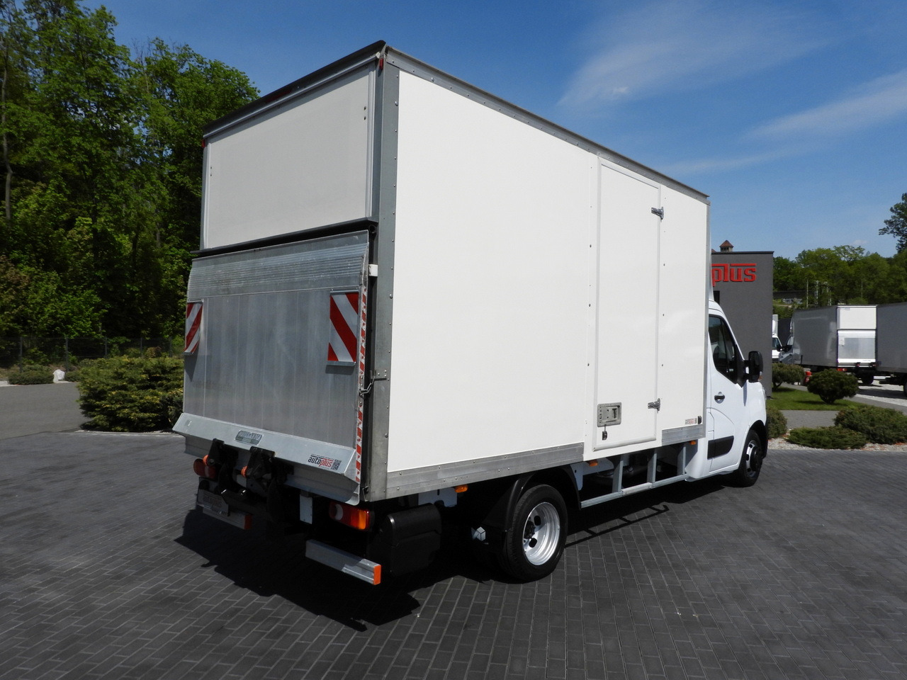 RENAULT MASTER BOX LIFT 8 PALLETS CRUISE CONTROL NAVIGATION LED LIGHTS TWIN WHEELS AIR CONDITIONING 145HP - Tarbesõiduk furgoon: pilt 3 RENAULT MASTER BOX LIFT 8 PALLETS CRUISE CONTROL NAVIGATION LED LIGHTS TWIN WHEELS AIR CONDITIONING 145HP - Tarbesõiduk furgoon: pilt 3