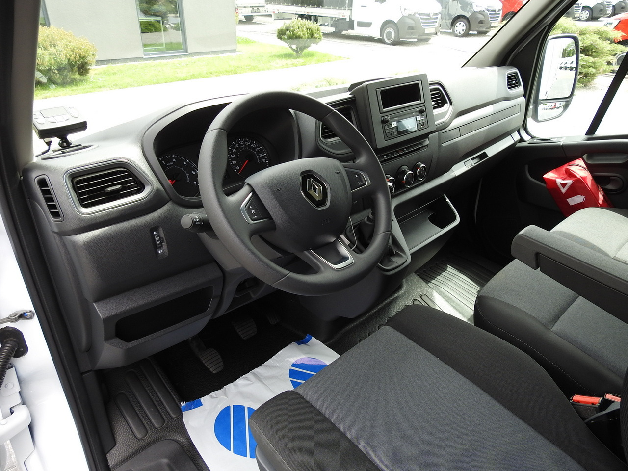 RENAULT MASTER NEW REGRIGERATOR BOX -10*C 8 PALLETS CRUISE CONTROL AIR CONDITIONING LED LIGHTS GUARANTEE 165HP - Tarbesõiduk külmik: pilt 2 RENAULT MASTER NEW REGRIGERATOR BOX -10*C 8 PALLETS CRUISE CONTROL AIR CONDITIONING LED LIGHTS GUARANTEE 165HP - Tarbesõiduk külmik: pilt 2