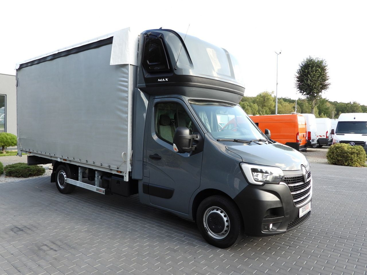 RENAULT MASTER TARPAULIN 10 PALLETS WEBASTO CRUISE CONTROL LED LIGHTS PNEUMATICS AIR CONDITIONING 165HP - Tent tarbesõiduk: pilt 4 RENAULT MASTER TARPAULIN 10 PALLETS WEBASTO CRUISE CONTROL LED LIGHTS PNEUMATICS AIR CONDITIONING 165HP - Tent tarbesõiduk: pilt 4