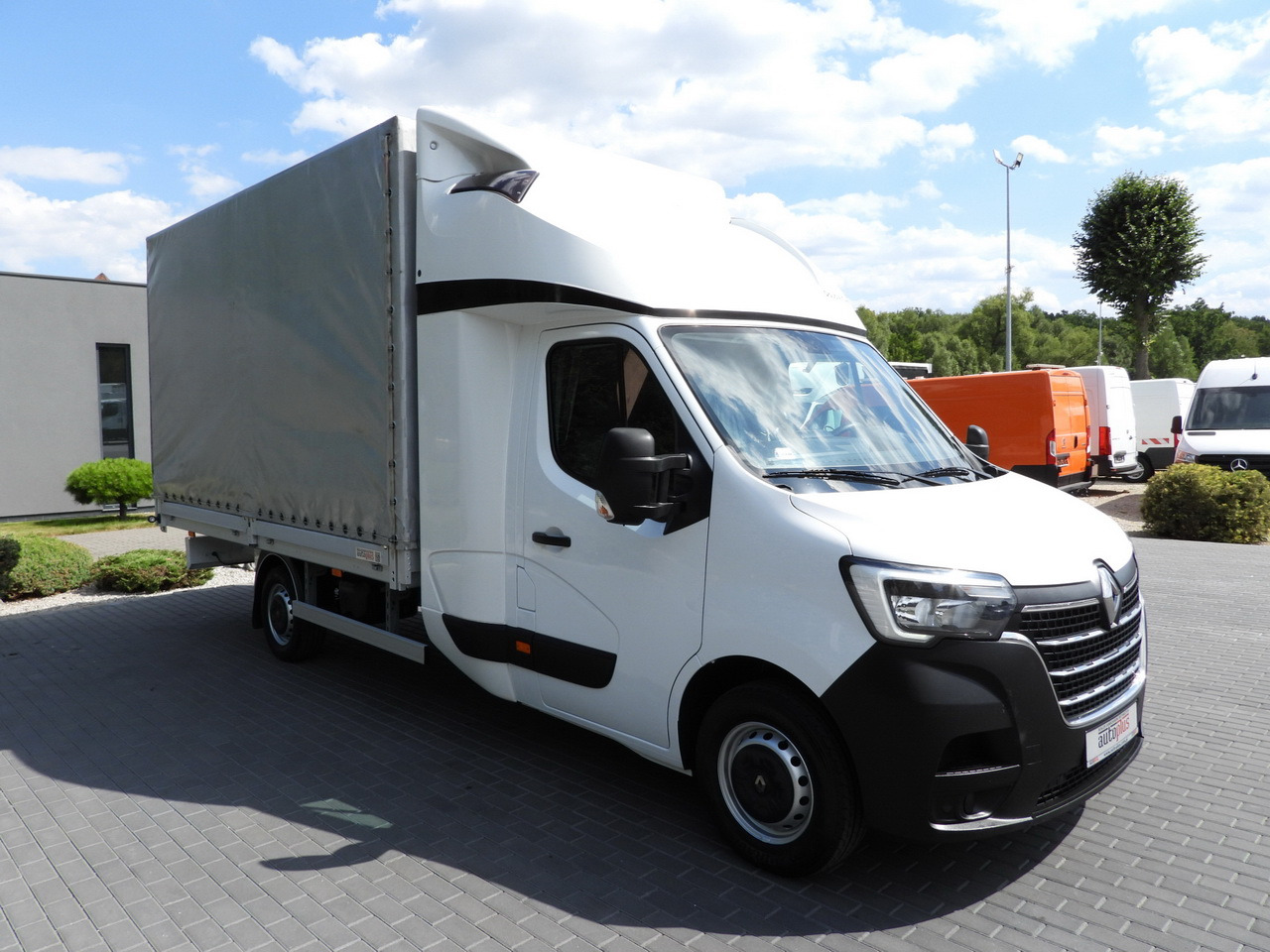 RENAULT MASTER TARPAULIN 8 PALLETS WEBASTO CRUISE CONTROL LED LIGHTS PNEUMATICS AIR CONDITIONING 165HP - Tent tarbesõiduk: pilt 4 RENAULT MASTER TARPAULIN 8 PALLETS WEBASTO CRUISE CONTROL LED LIGHTS PNEUMATICS AIR CONDITIONING 165HP - Tent tarbesõiduk: pilt 4