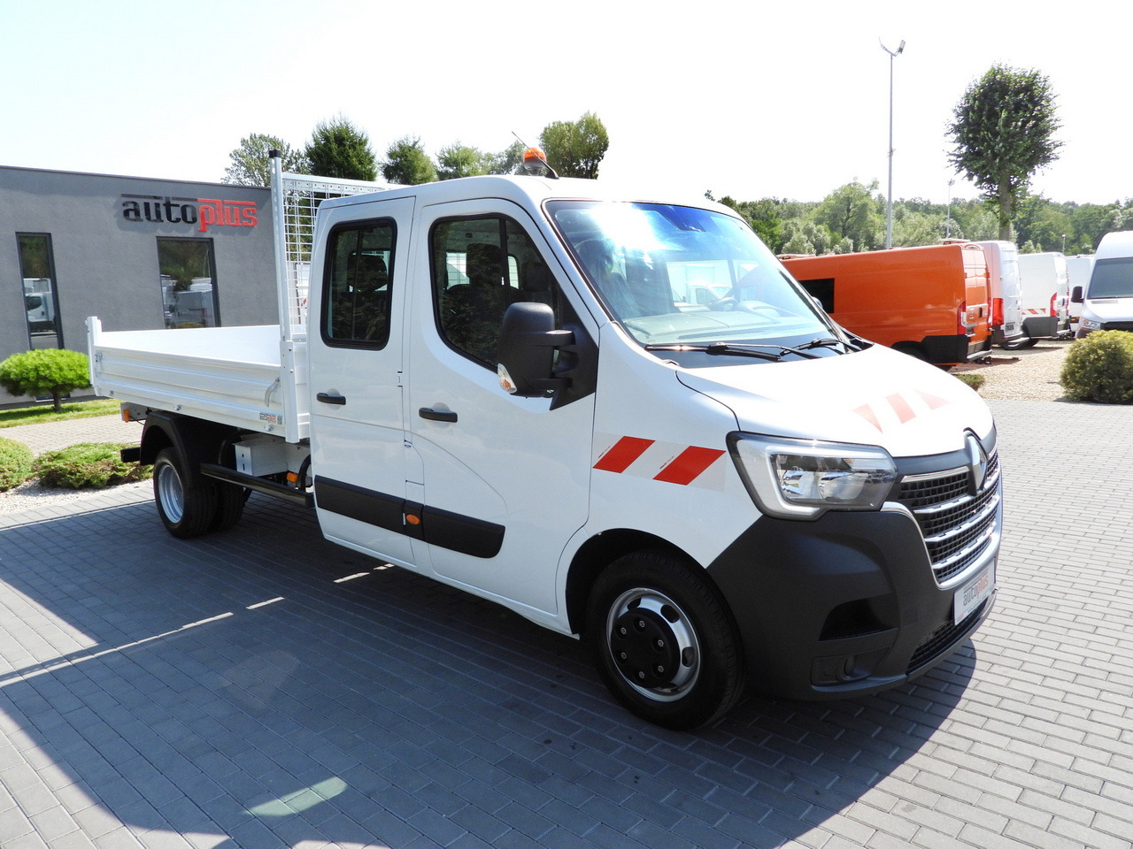 RENAULT MASTER TIPPER DOUBLE CABIN DOKA 6 SEATS CRUISE CONTROL LED LIGHTS TWIN WHEELS AIR CONDITIONING  130HP - Tarbesõiduk kallur: pilt 4 RENAULT MASTER TIPPER DOUBLE CABIN DOKA 6 SEATS CRUISE CONTROL LED LIGHTS TWIN WHEELS AIR CONDITIONING  130HP - Tarbesõiduk kallur: pilt 4