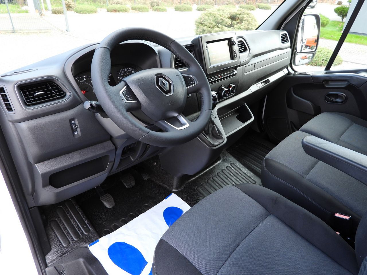 RENAULT MASTER TIPPER DOUBLE CABIN DOKA 7 SEATS CRUISE CONTROL NAVIGATION LED LIGHTS AIR CONDITIONING 145HP - Tarbesõiduk kallur: pilt 2 RENAULT MASTER TIPPER DOUBLE CABIN DOKA 7 SEATS CRUISE CONTROL NAVIGATION LED LIGHTS AIR CONDITIONING 145HP - Tarbesõiduk kallur: pilt 2