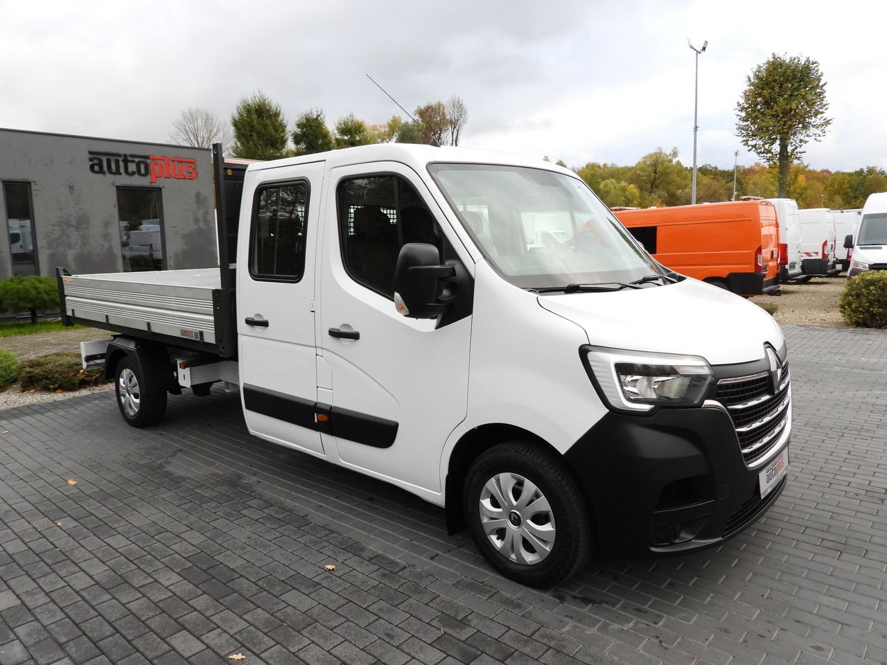 RENAULT MASTER TIPPER DOUBLE CABIN DOKA 7 SEATS CRUISE CONTROL NAVIGATION LED LIGHTS AIR CONDITIONING 145HP - Tarbesõiduk kallur: pilt 4 RENAULT MASTER TIPPER DOUBLE CABIN DOKA 7 SEATS CRUISE CONTROL NAVIGATION LED LIGHTS AIR CONDITIONING 145HP - Tarbesõiduk kallur: pilt 4