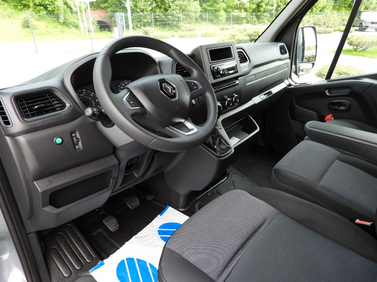 Renault MASTER PRITSCHE PLANE 10 PALETTEN WEBASTO TEMPOM - Tent tarbesõiduk: pilt 2 Renault MASTER PRITSCHE PLANE 10 PALETTEN WEBASTO TEMPOM - Tent tarbesõiduk: pilt 2