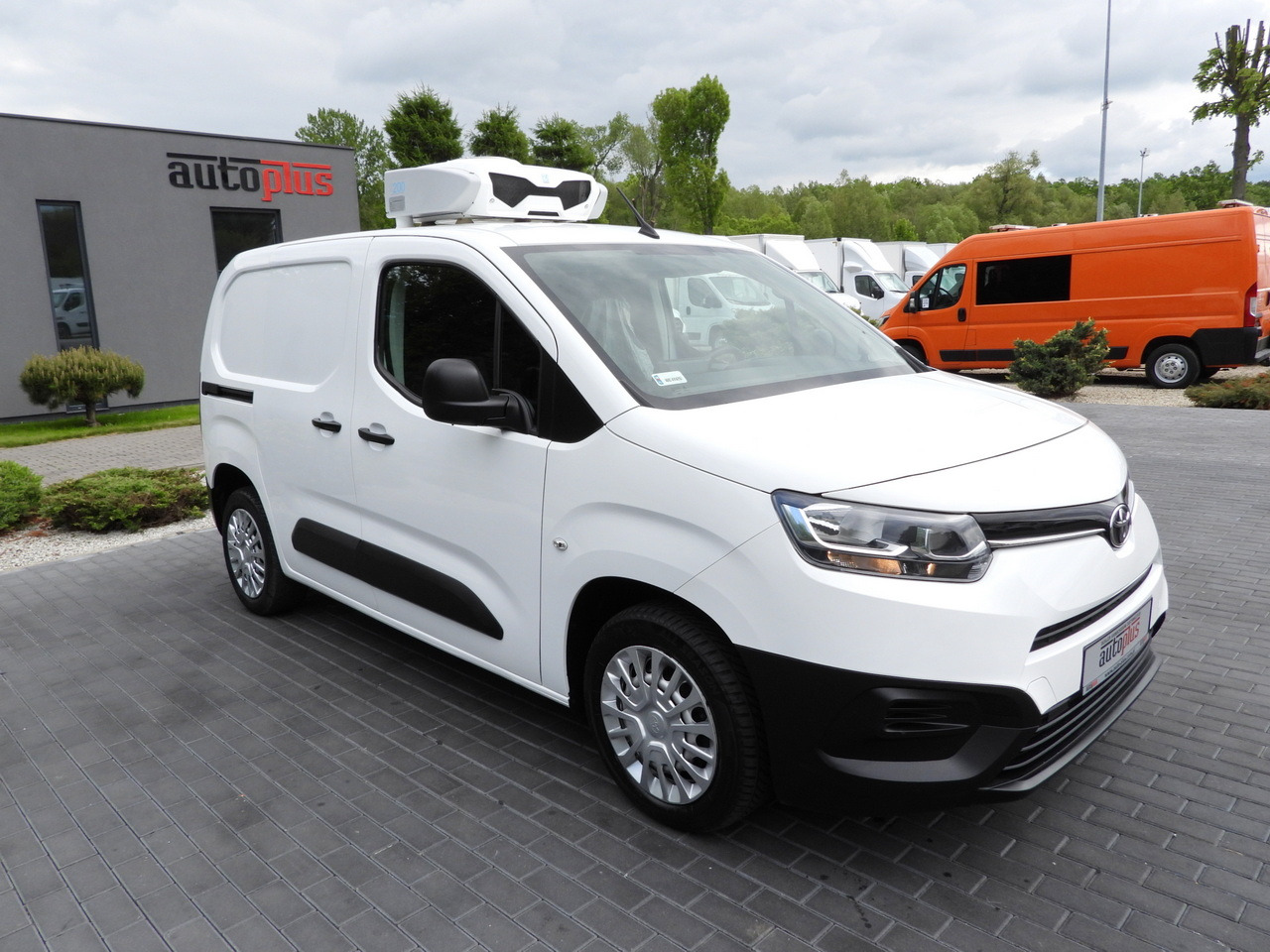 TOYOTA PROACE CITY REFRIGERATOR VAN -15*C POWER SUPPLY 230V CRUISE CONTROL AIR CONDITIONING 100HP - Tarbesõiduk külmik: pilt 4 TOYOTA PROACE CITY REFRIGERATOR VAN -15*C POWER SUPPLY 230V CRUISE CONTROL AIR CONDITIONING 100HP - Tarbesõiduk külmik: pilt 4