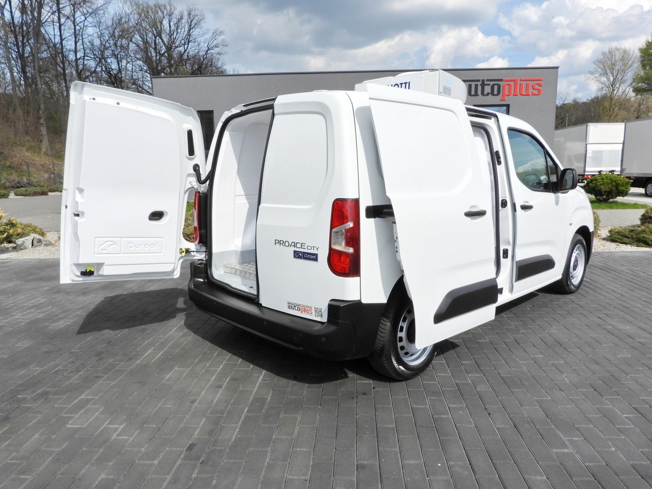 TOYOTA PROACE CITY REFRIGERATOR VAN -15*C POWER SUPPLY 230V CRUISE CONTROL AIR CONDITIONING 100HP - Tarbesõiduk külmik: pilt 3 TOYOTA PROACE CITY REFRIGERATOR VAN -15*C POWER SUPPLY 230V CRUISE CONTROL AIR CONDITIONING 100HP - Tarbesõiduk külmik: pilt 3
