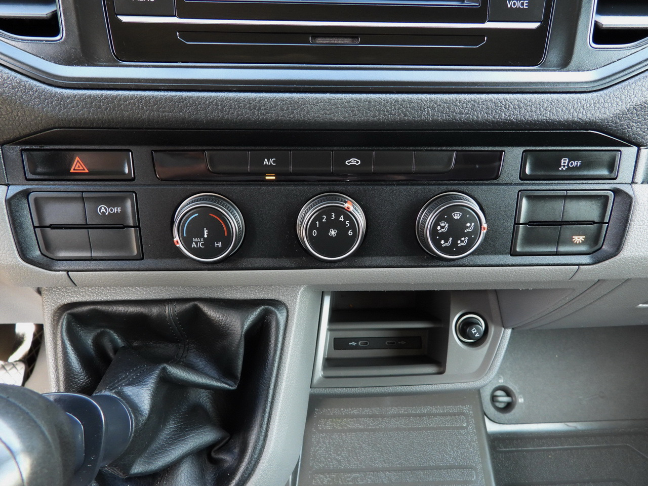 Tent tarbesõiduk VOLKSWAGEN CRAFTER TARPAULIN LIFT 8 PALLETS CRUISE CONTROL LED LIGHTS TWIN WHEELS AIR CONDITIONING 180HP: pilt 40 Tent tarbesõiduk VOLKSWAGEN CRAFTER TARPAULIN LIFT 8 PALLETS CRUISE CONTROL LED LIGHTS TWIN WHEELS AIR CONDITIONING 180HP: pilt 40