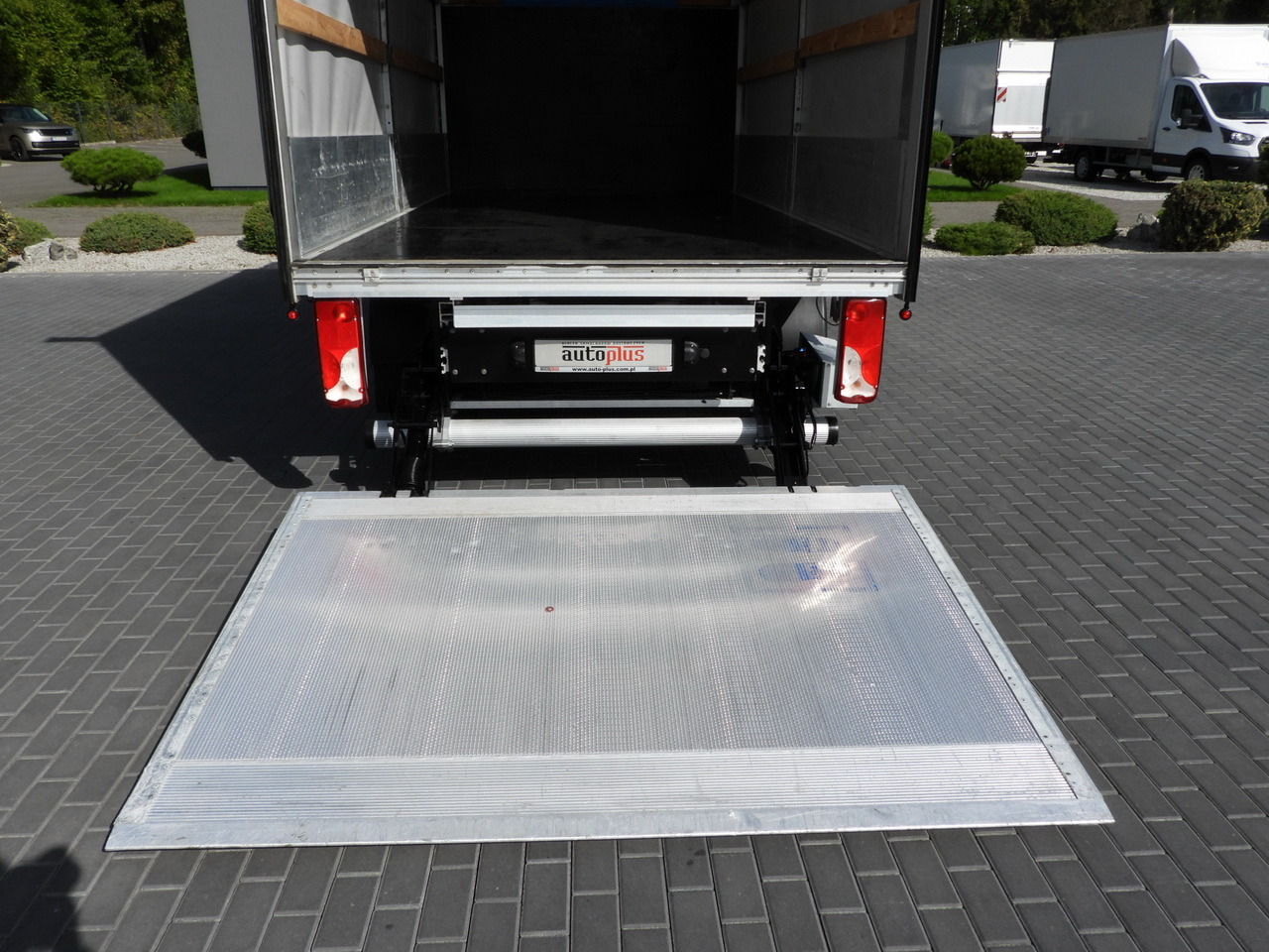 Tent tarbesõiduk VOLKSWAGEN CRAFTER TARPAULIN LIFT 8 PALLETS CRUISE CONTROL LED LIGHTS TWIN WHEELS AIR CONDITIONING 180HP: pilt 16 Tent tarbesõiduk VOLKSWAGEN CRAFTER TARPAULIN LIFT 8 PALLETS CRUISE CONTROL LED LIGHTS TWIN WHEELS AIR CONDITIONING 180HP: pilt 16