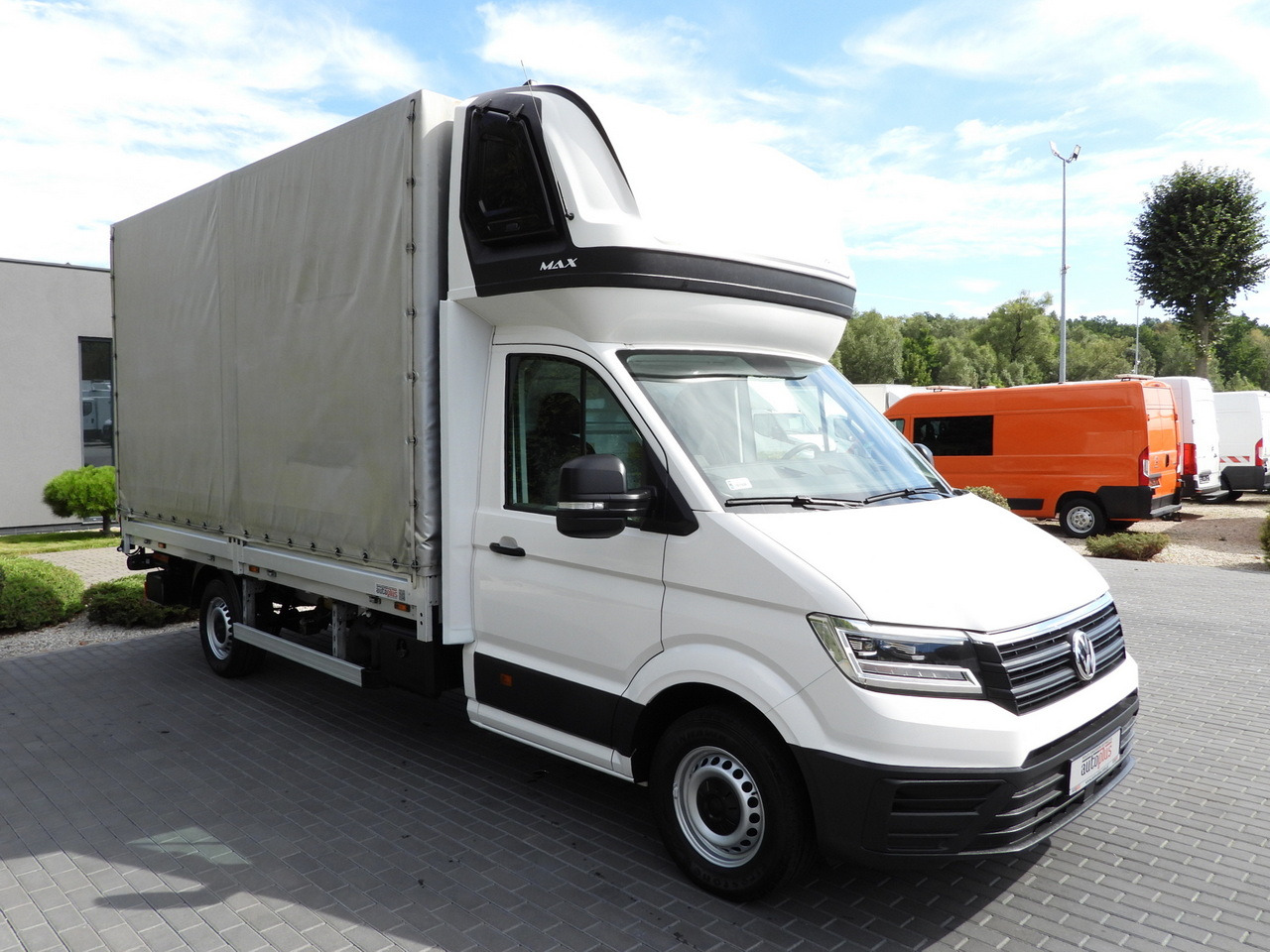 VOLKSWAGEN CRAFTER TARPAULIN LIFT 8 PALLETS WEBASTO CRUISE CONTROL LED LIGHTS AIR CONDITIONING 180HP - Tent tarbesõiduk: pilt 4 VOLKSWAGEN CRAFTER TARPAULIN LIFT 8 PALLETS WEBASTO CRUISE CONTROL LED LIGHTS AIR CONDITIONING 180HP - Tent tarbesõiduk: pilt 4