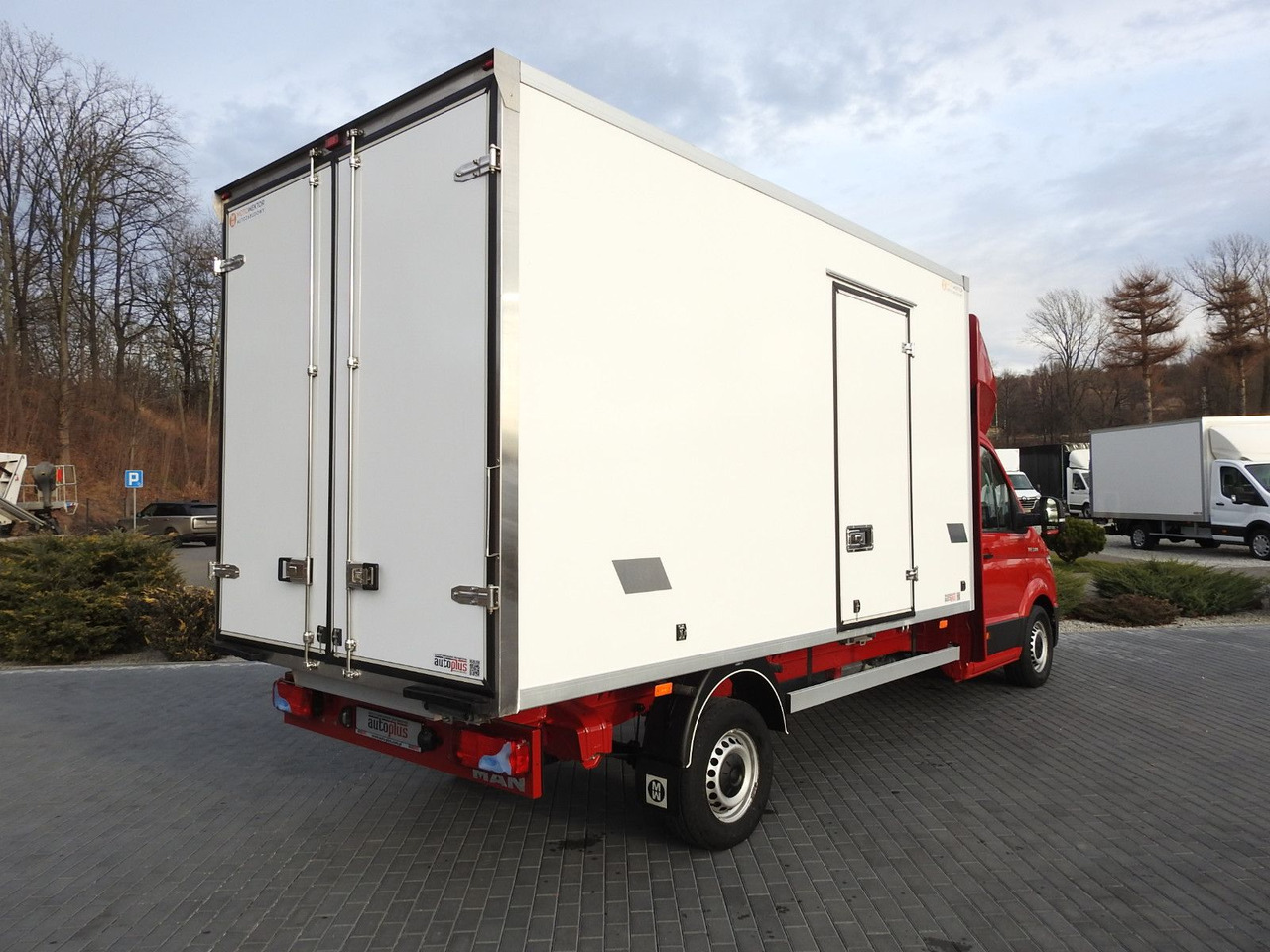 Volkswagen CRAFTER KÜHLKOFFER -5*C 8 PALETEN HEIZFUNKTION - Tarbesõiduk külmik: pilt 3 Volkswagen CRAFTER KÜHLKOFFER -5*C 8 PALETEN HEIZFUNKTION - Tarbesõiduk külmik: pilt 3