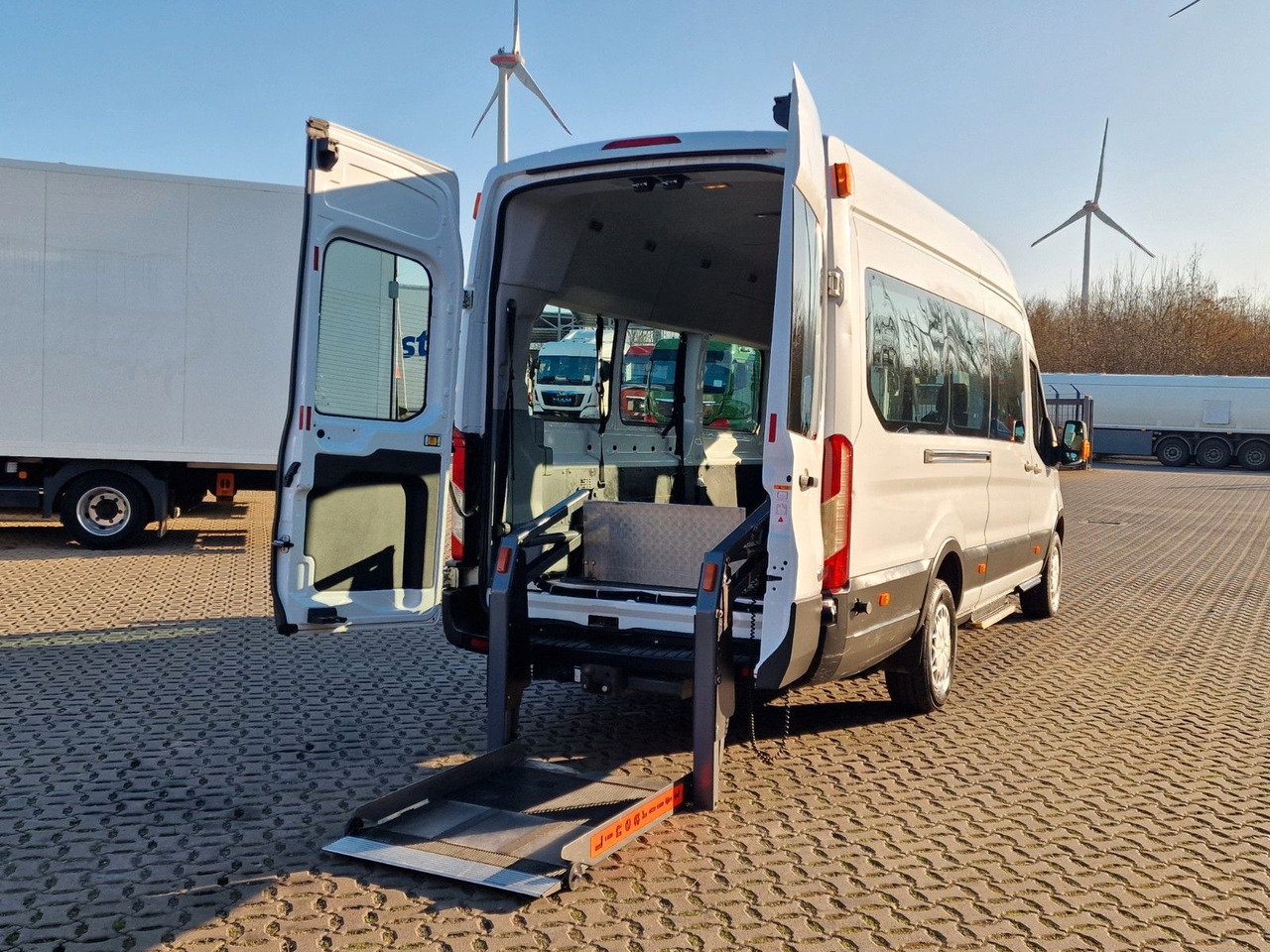 Ford Transit / Transport von Personen im Rollstuhl - Kaubik: pilt 1 Ford Transit / Transport von Personen im Rollstuhl - Kaubik: pilt 1