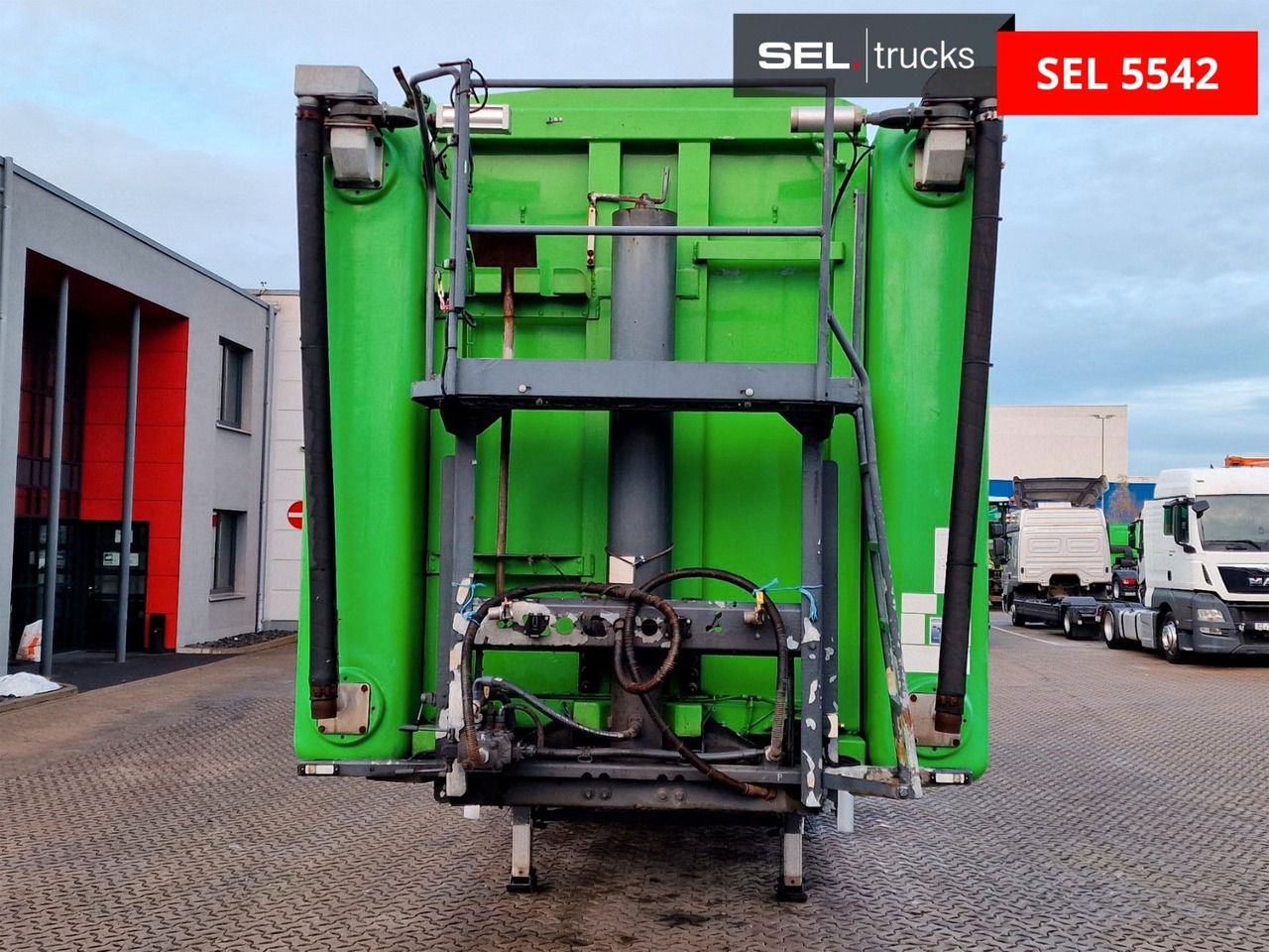 Kempf Duales Transportsyst.: Schüttgüter+Flüssikeiten Kempf Duales Transportsyst.: Schüttgüter+Flüssikeiten - Kallur-poolhaagis: pilt 2 Kempf Duales Transportsyst.: Schüttgüter+Flüssikeiten Kempf Duales Transportsyst.: Schüttgüter+Flüssikeiten - Kallur-poolhaagis: pilt 2