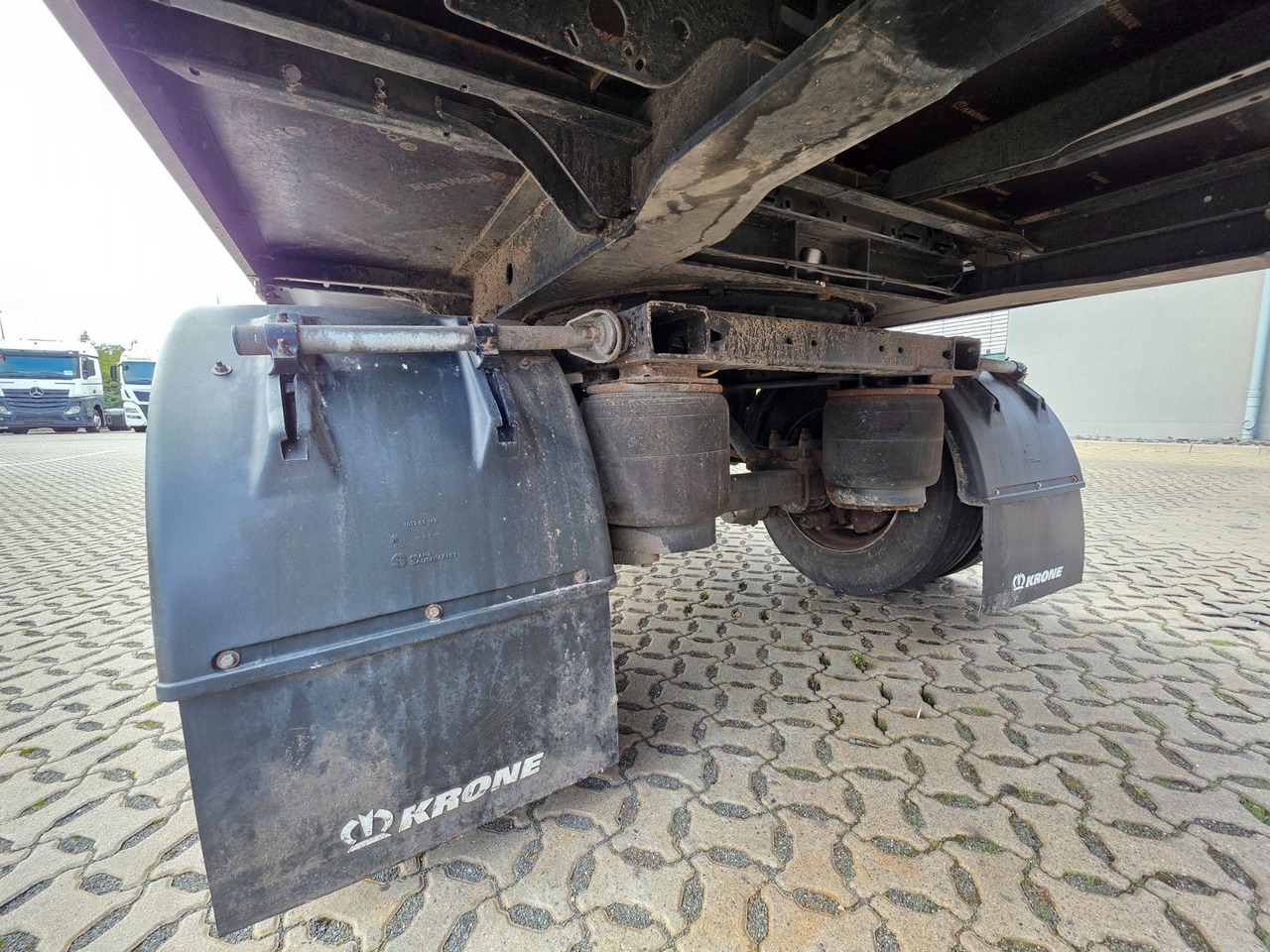 Furgoonpoolhaagis Krone SE / Rolltor TRIDEC / Zwangslenkung: pilt 20