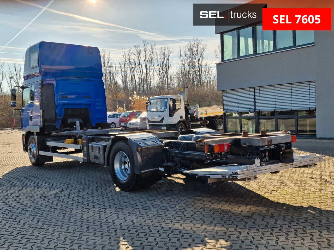 Konteinerveduk/ Tõstukiga veoauto MAN TGM 18.340 4X2 LL / Ladebordwand / 3 Betten: pilt 7