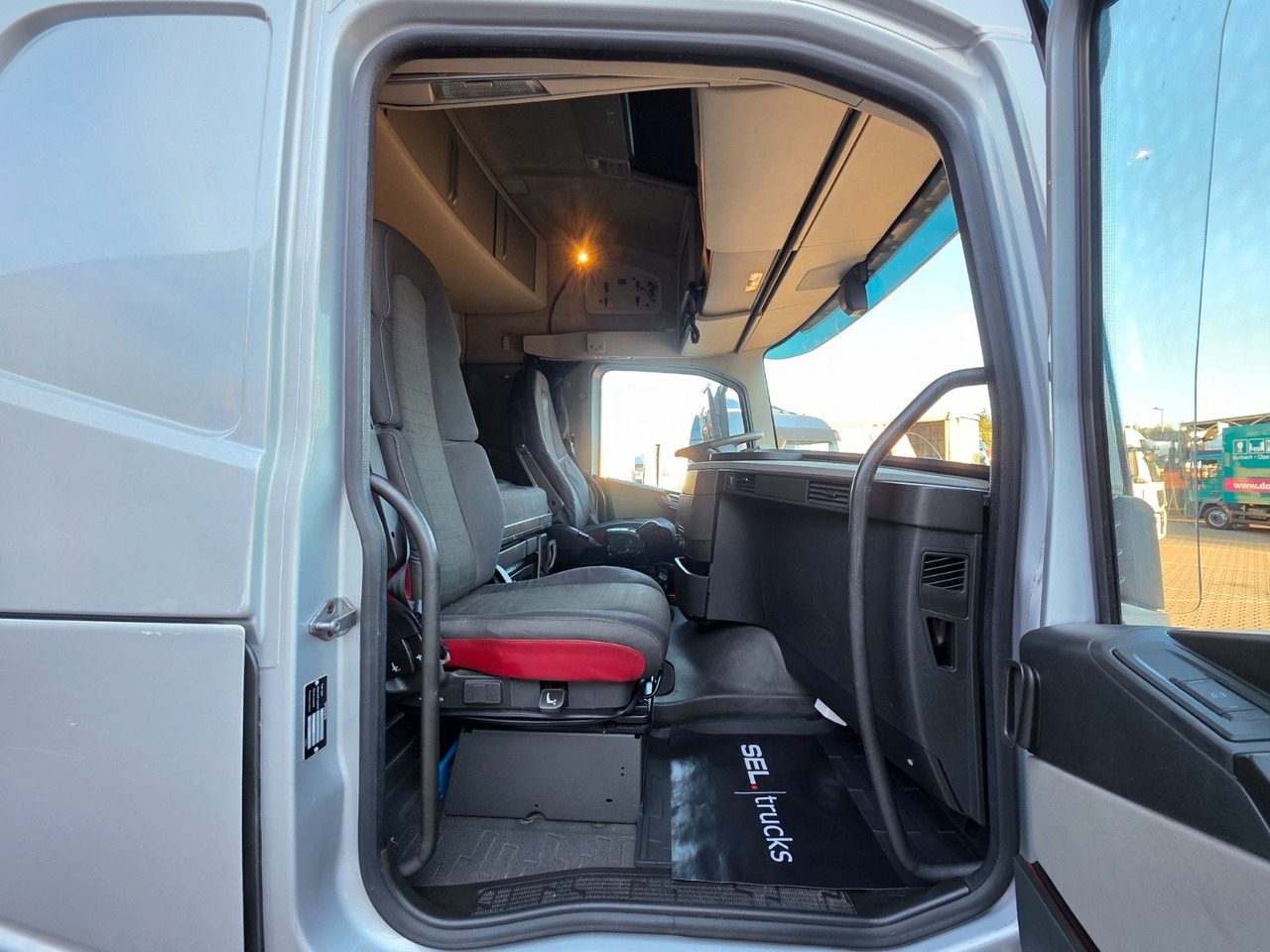 Sadulveok Volvo FH 460 / Nebenabtrieb / Standklimaanlage: pilt 18