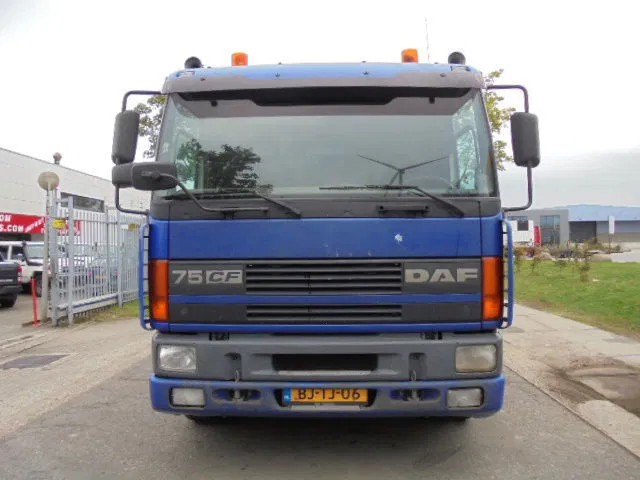 DAF 75.270 4X2 NL TRUCK - Kraanaga veoauto: pilt 2 DAF 75.270 4X2 NL TRUCK - Kraanaga veoauto: pilt 2