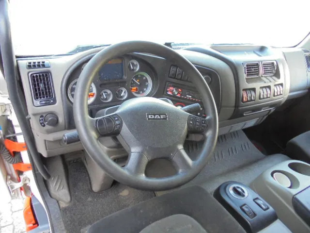 Interior photo 1: Tent veoauto DAF LF 45