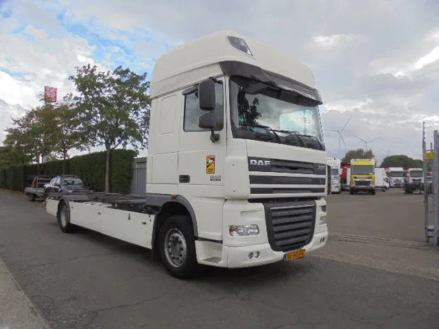 DAF XF 105 410 NL truck - Konteinerveduk/ Tõstukiga veoauto: pilt 3 DAF XF 105 410 NL truck - Konteinerveduk/ Tõstukiga veoauto: pilt 3